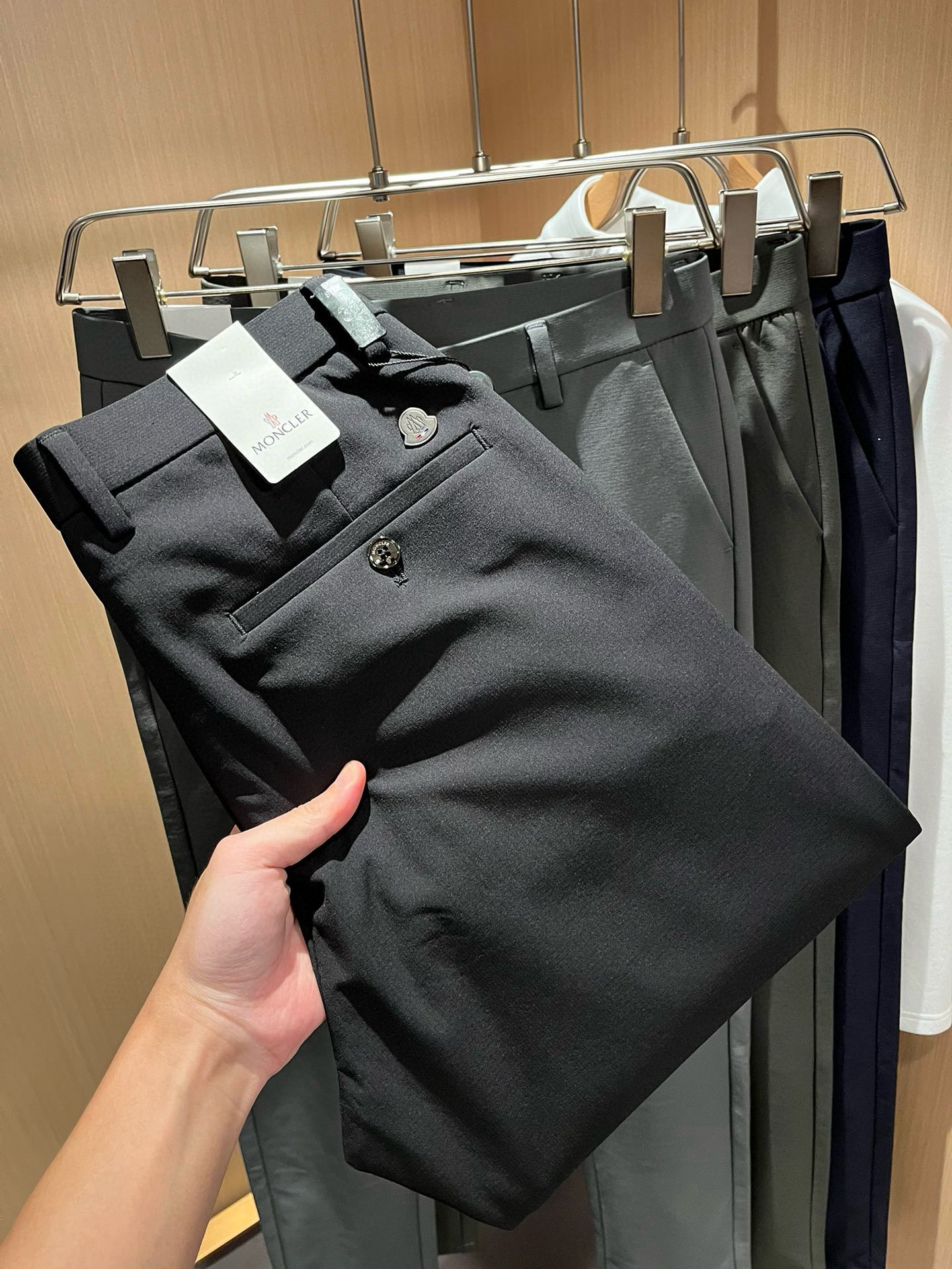 NO:121536,Moncl*rMon*kou 2025 Spring and Summer Latest Trade Order Casual Stretch Spandex Trousers!  Full quality!  !  Original logo hardware accessories design!  Customized exclusive stretch spandex fabric cut!  The upper body is comfortable and breathable, not stiff, and the overall three-dimensional feeling is rich and the quality is exported to meet the simple needs of commuters for dress. The upper body is very effective, it looks slim and does not picky about the figure. The fabric workmanship is impeccable. Only good craftsmanship can make you look good and tasteful. It is a must-have item for everyone!  Size 30-40 37 39,,christian louboutin,alexander wang19860909Moncl*r蒙*口2025春夏最新的贸易订单休闲弹力氨纶西裤！全品相！！原版logo五金辅料配件设计！定制专属弹力氨纶面料剪裁！上身舒适透气,不僵硬,整体有着丰富的立体感,品质出口订单,满足通勤人们对于着装的简约需求,上身效果很好,显瘦,不挑剔身材.面料做工....无可挑剔,好工艺好面料才能穿出好品味一款,人手必备单品！尺码30-40 37 39,,christian louboutin,alexander wang,Men's clothing