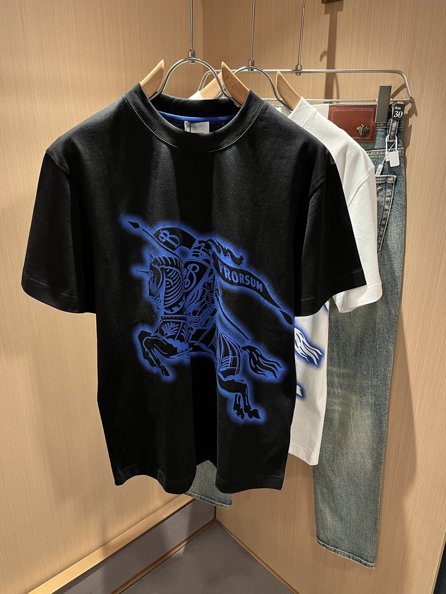 BURBER*Y巴*莉2025春夏新品男女同款👫短袖T恤,重磅来袭,最近比较火热的环保纯棉面料制作而成