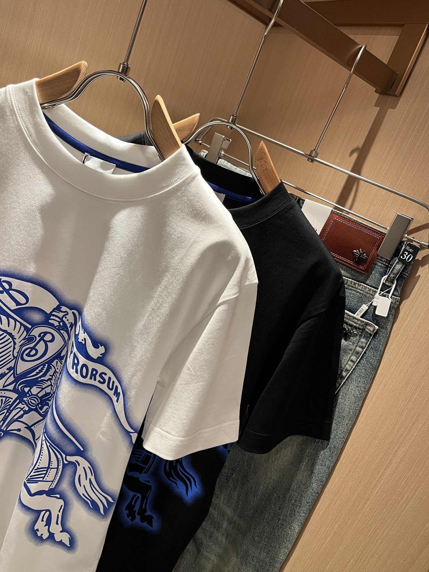 BURBER*Y巴*莉2025春夏新品男女同款👫短袖T恤,重磅来袭,最近比较火热的环保纯棉面料制作而成