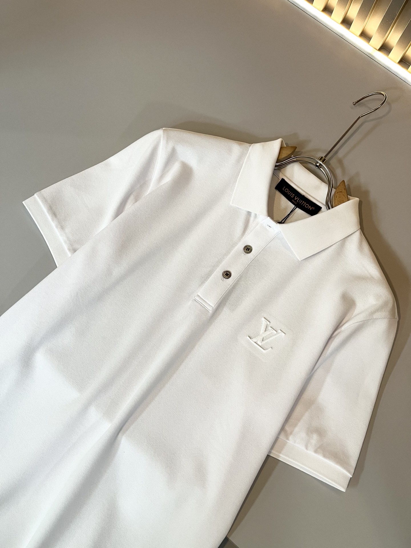 Louis Vuitton 2025 Spring/Summer Polo Shirt with Embroidered Logo 6 i1740242992653 9213 0 4