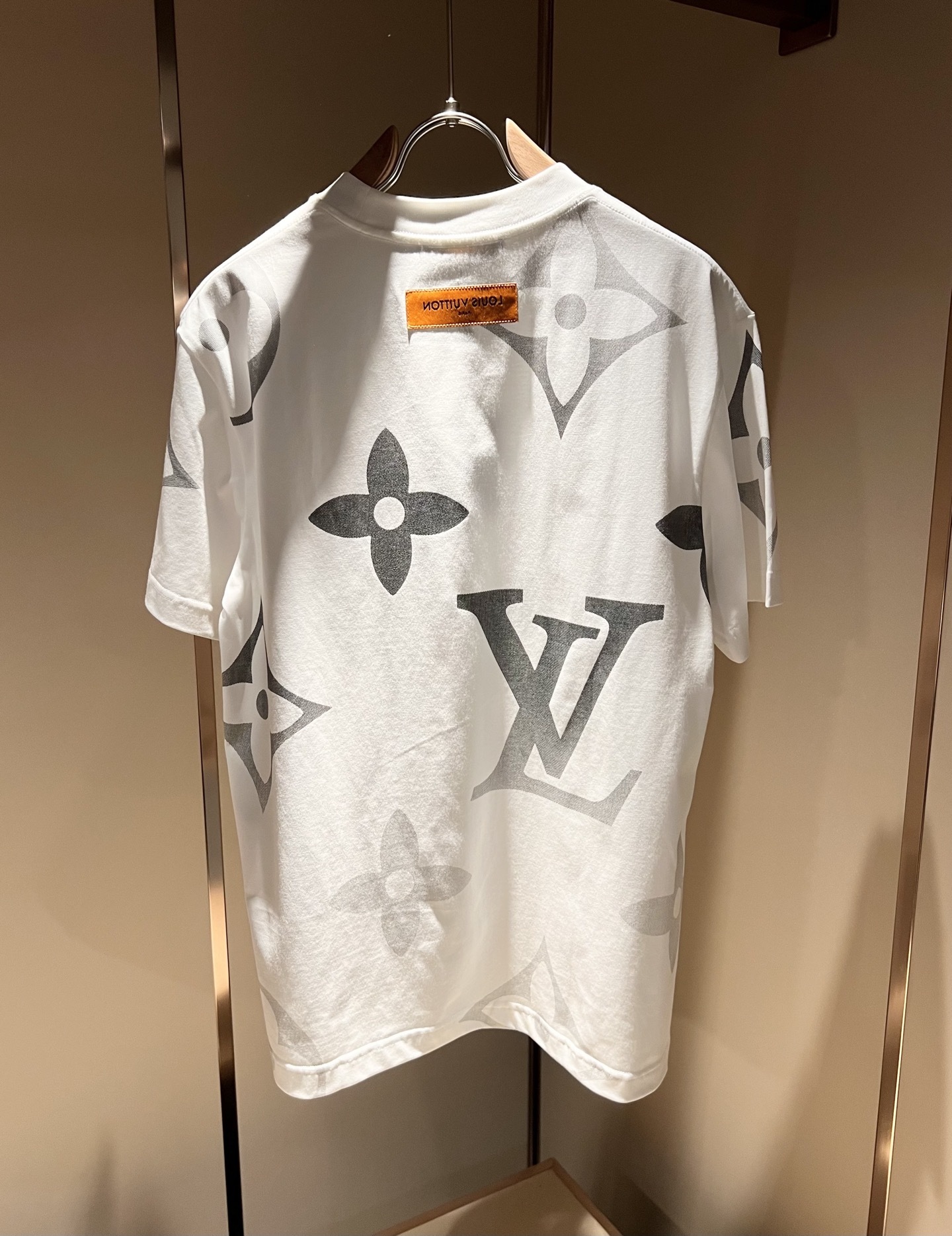 Louis Vuit*on 2025春夏路易家族轻奢Monogram印花工艺短袖T恤,男女同款👫背后反