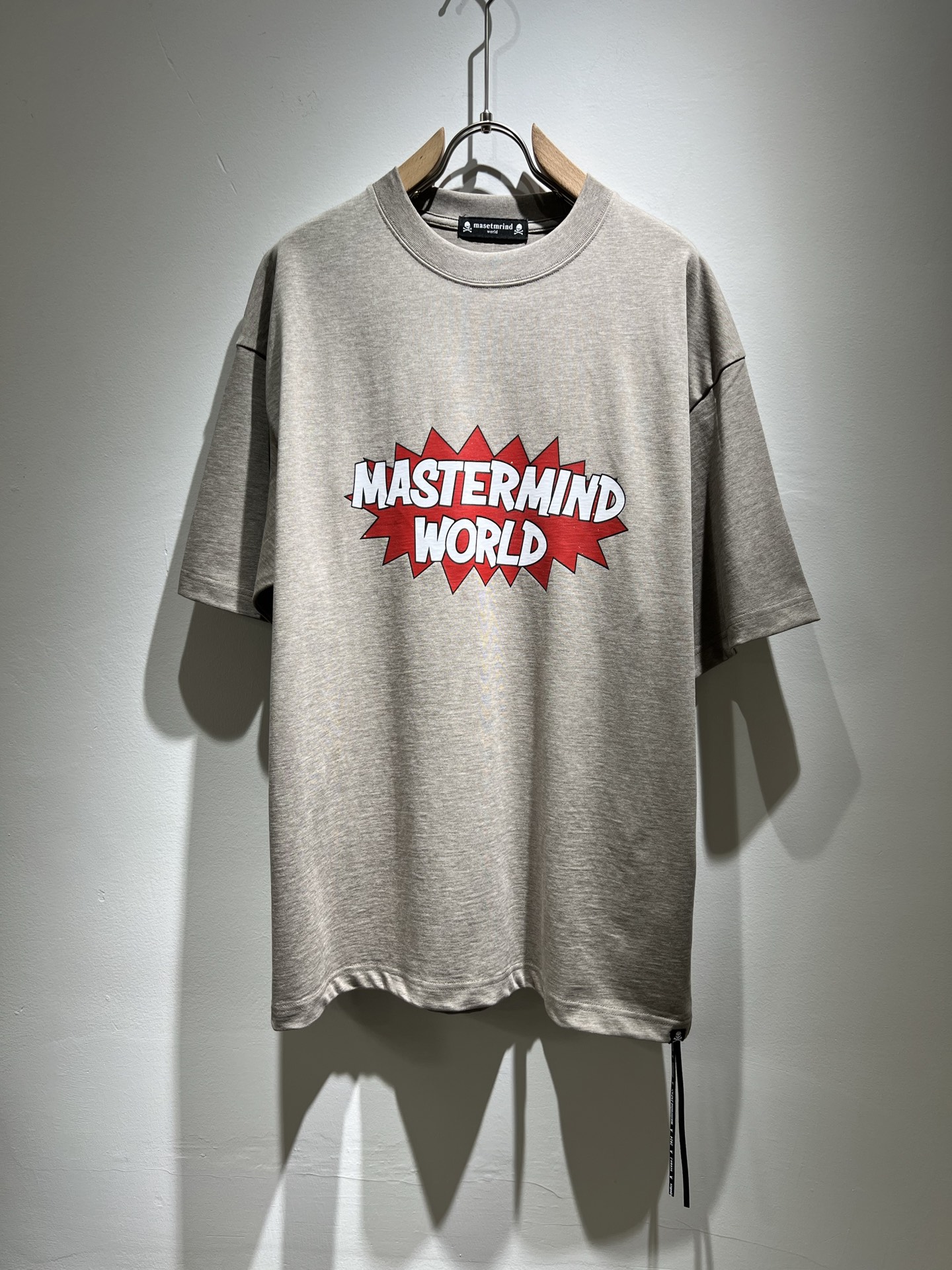 NO:127737,mastermind JAPAN 2025 spring and summer short-sleeved T-shirt for men and women, limited to sale in Europe, heavyweight stunning items, official website for sale series. Weaving of luxury first-tier brands of royal fabric factories, original customized 260G pure cotton fabric!  The latest skull logo pattern design in the new quarter!  Continue the charm of classic design style!  It feels soft and comfortable, with no burden on your clothes, moisture absorption and breathability, full of quality, and is extremely versatile, both inside and outside, and is very outstanding!  Size S- 2XL, T-shirt,tees,t-shirt,alexander wang19860909mastermind JAPAN 2025春夏款男女同款短袖T恤,欧洲区域限定发售,重磅级尤物单品,官网在售系列.奢侈一线大牌的御用面料厂织造,原版定制260G纯棉面料！新一季度最新骷髅logo图案设计！延续经典设计风格魅力！手感柔软 舒适,穿着无累赘感,吸湿透气,品质感十足,极为百搭系无论内搭还是外穿都非常出彩！尺码S- 2XL,,T-shirt,tees，t-shirt,alexander wang,Men's clothing