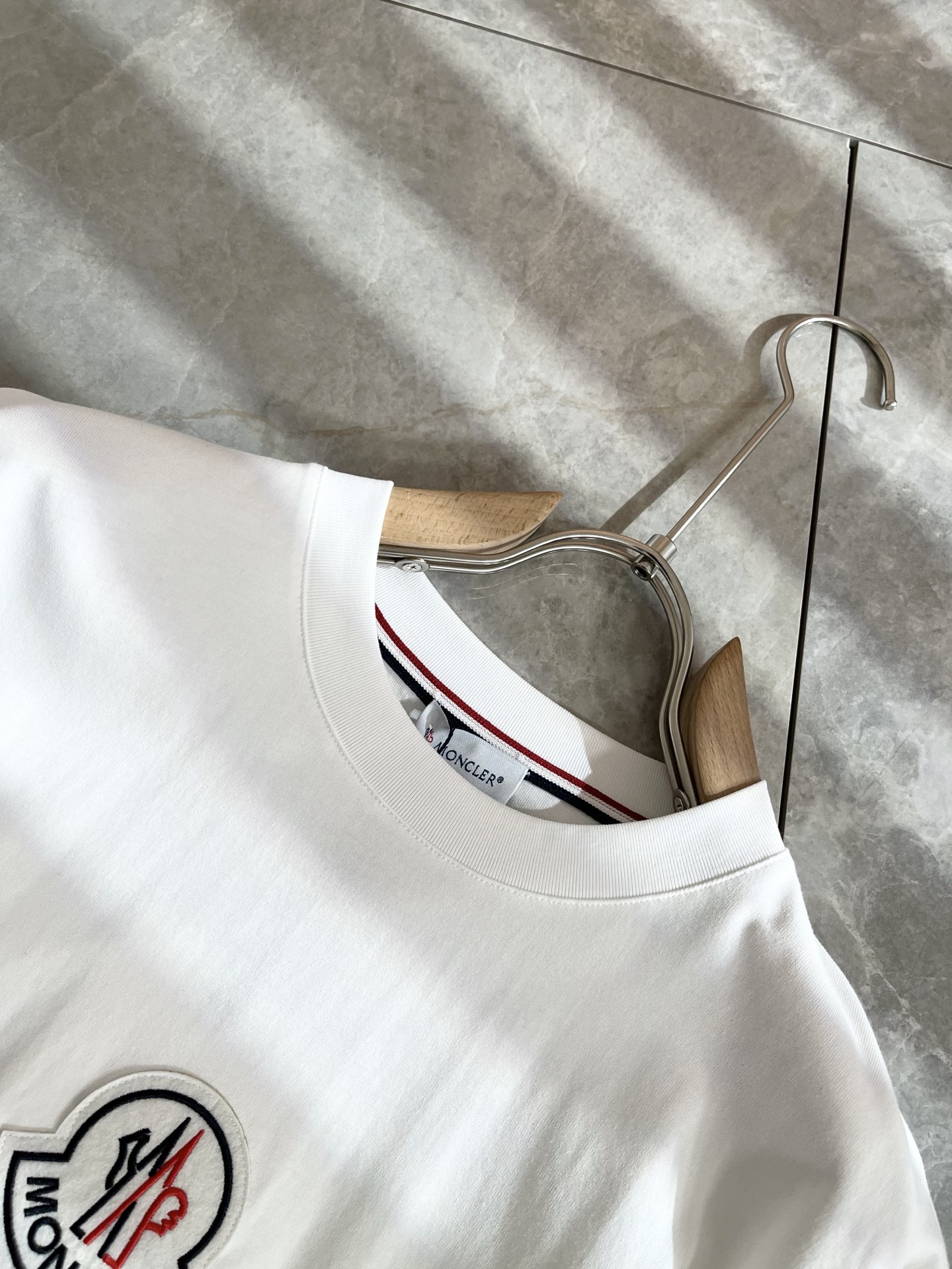   Moncler蒙家 2025春夏最新男女同款👫贸易订单短袖T恤，全品相！！网红款！采用logo图案徽