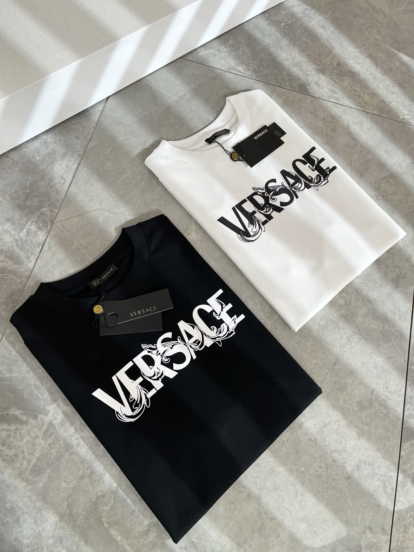  VERS*CE/范*哲  2025春夏新品原单短袖T恤，VERS*CE/范*哲  贸易公司渠道 产品 