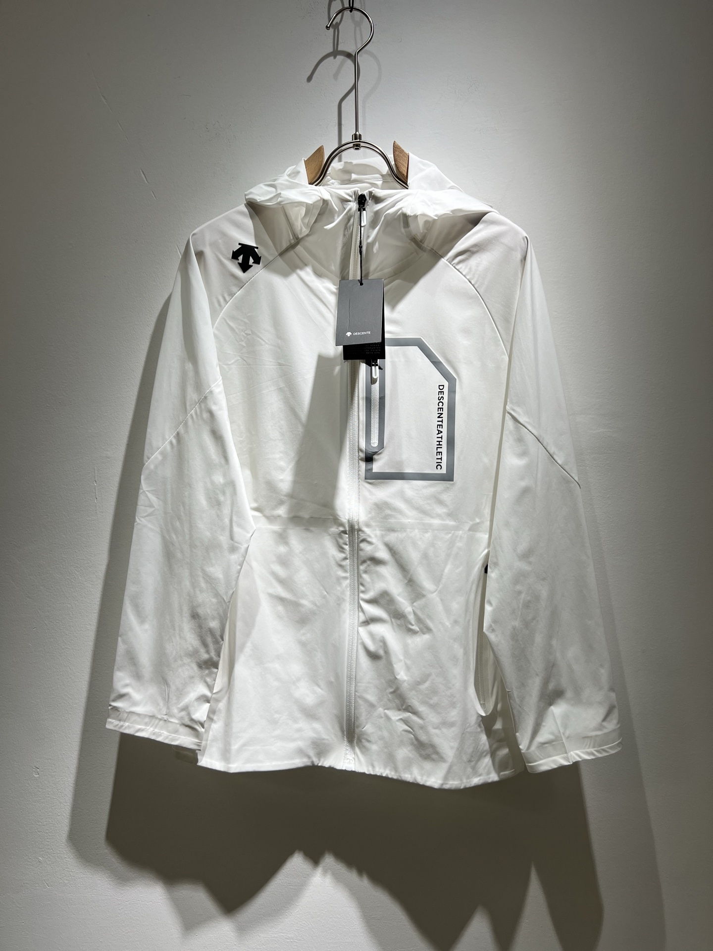 NO:132933,Desante DESCENTE 2025 spring and summer new sunscreen jacket for men and women, a professional sports brand since 1935. For more than 80 years, it has always adhered to the 