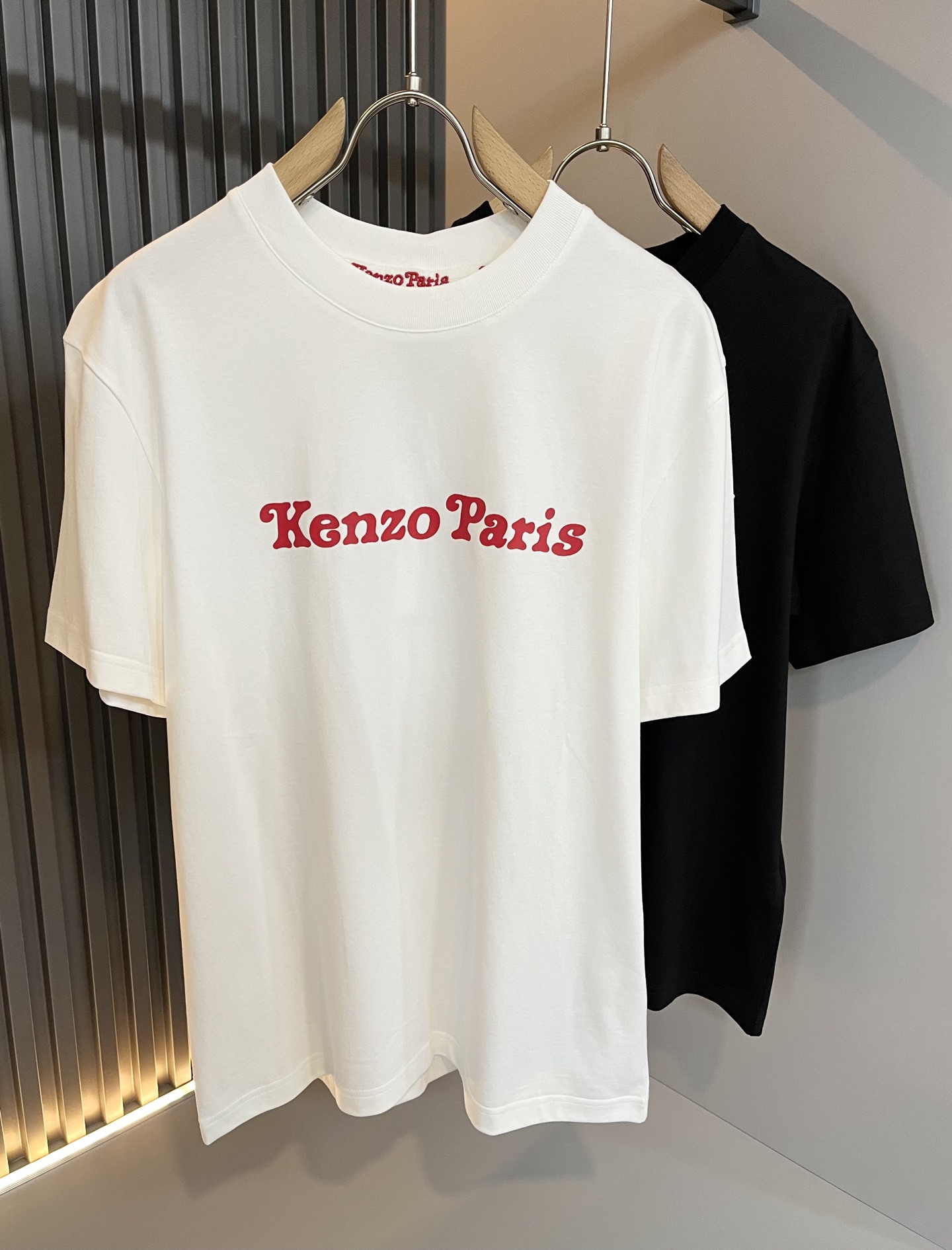 NO:131556,KENZ*Takata*3 New spring and summer products for men and women, short-sleeved T-shirts for men and women, the new products that have been improved after inheriting classic works are more three-dimensional and have a printed design of letter logo on the chest!  It means that you have great power and richness!  A must-have item in the Year of the Tiger, customized original pure cotton fabric. If you like it, hurry up and buy it!  First-in, first served!  Size M-3XL, T-shirt,tees,t-shirt,alexander wang19860909KENZ*高田*三 春夏新品男女同款短袖T恤,传承经典著作改良后的新品更加的具有立体感官,胸前字母logo图案印花设计！代表着虎虎生威,富富有余！虎年必备单品,定制原版纯棉面料.有喜欢赶紧入手吧！先入先得！尺码M-3XL,,T-shirt,tees，t-shirt,alexander wang,Men's clothing