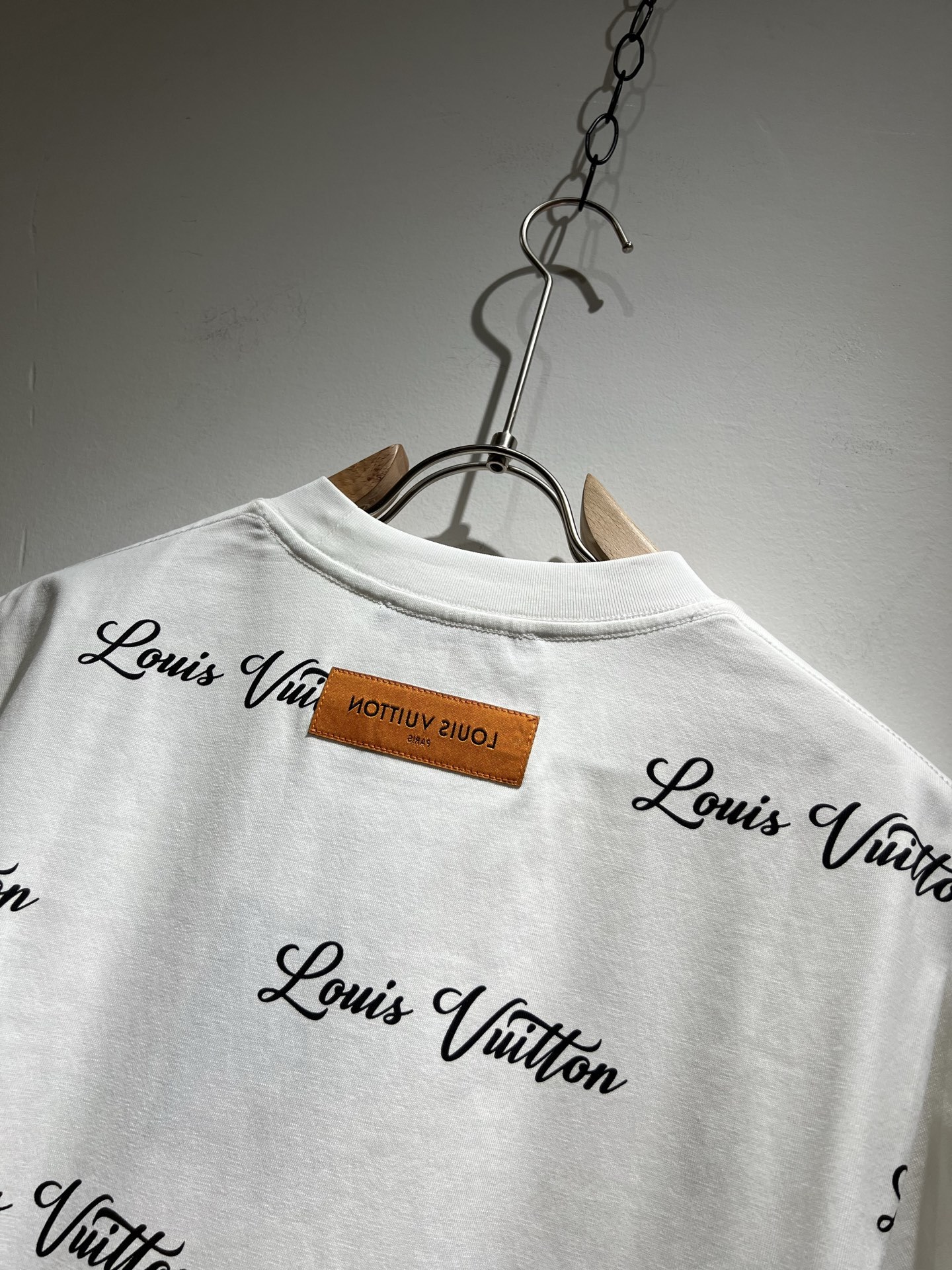 Louis Vuit*on 2025春夏路易家族轻奢Monogram印花工艺短袖T恤,男女同款👫背后反