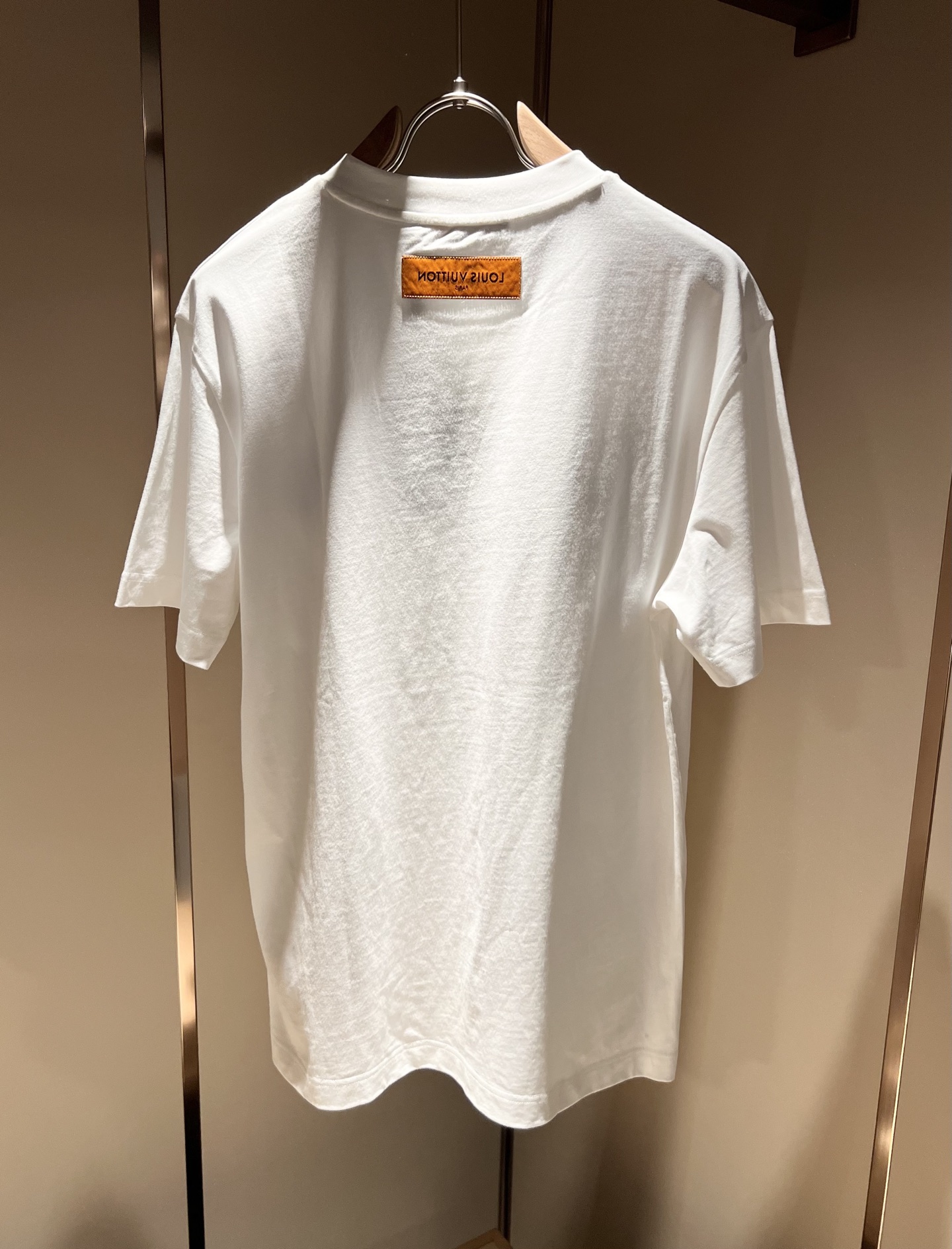   LouisVuitt*路易*登 2025春夏全新系列单品上线，非常时髦前卫的一款男女同款短袖T恤，标