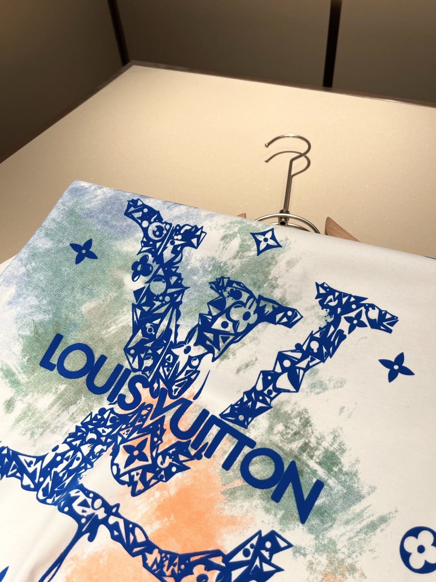 Louis Vuit*on 2025春夏路易家族轻奢Monogram印花工艺短袖T恤,男女同款👫背后反