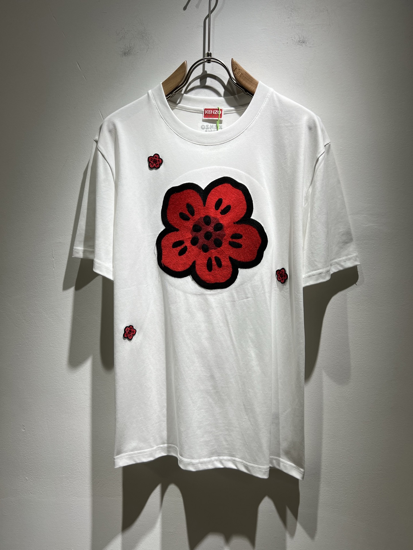 NO:137650,KENZ*Takata*3 The new short-sleeved T-shirt for men and women in spring and summer 2025, the new products that inherit classic works and improve the new products have more three-dimensional senses, and the letter logo pattern embroidery design on the chest!  It means that you have great power and richness!  A must-have item in the Year of the Tiger, customized original pure cotton fabric. If you like it, hurry up and buy it!  First-in, first served!  Size M-3XL, T-shirt,tees,t-shirt,alexander wang19860909KENZ*高田*三 2025春夏新品男女同款短袖T恤,传承经典著作改良后的新品更加的具有立体感官,胸前字母logo图案刺绣设计！代表着虎虎生威,富富有余！虎年必备单品,定制原版纯棉面料.有喜欢赶紧入手吧！先入先得！尺码M-3XL,,T-shirt,tees，t-shirt,alexander wang,Men's clothing