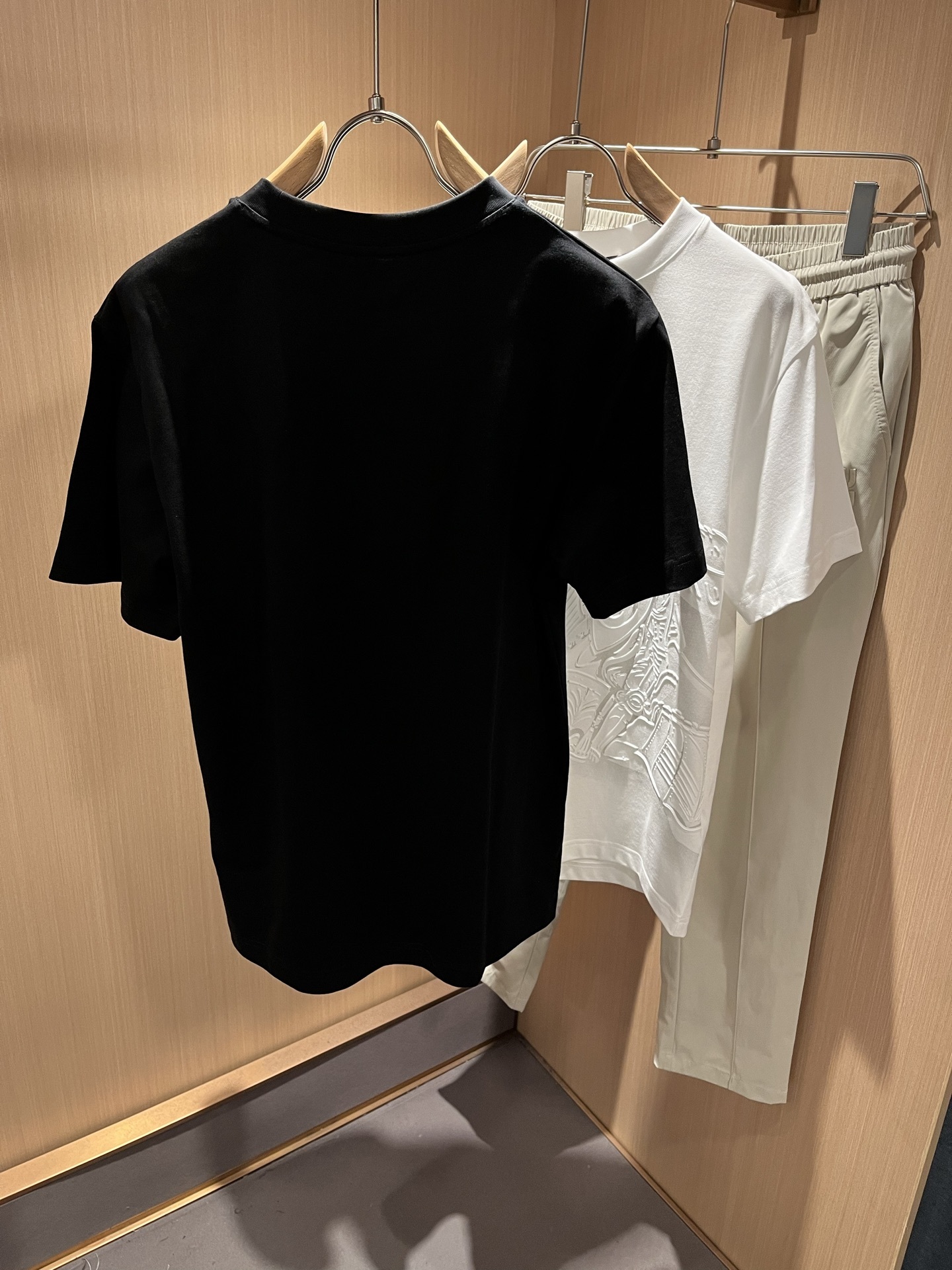 BURBER*Y巴*莉2025春夏新品男女同款👫短袖T恤,重磅来袭,最近比较火热的环保纯棉面料制作而成