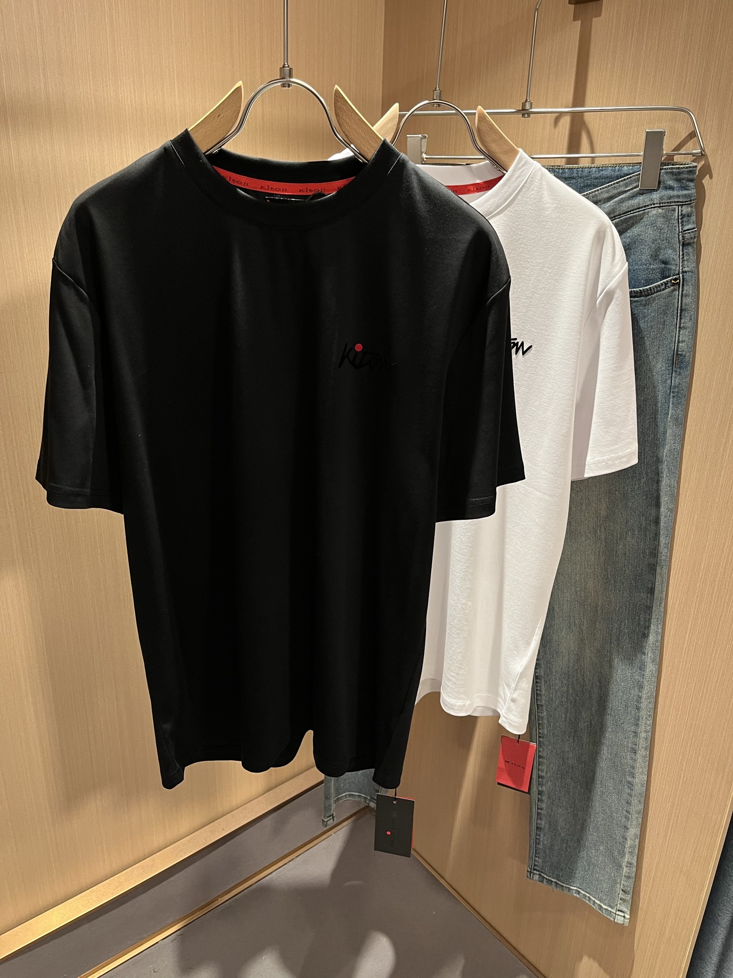 Kiton 2025春夏新款男士短袖T恤，采用进口专属丝光棉面料！...