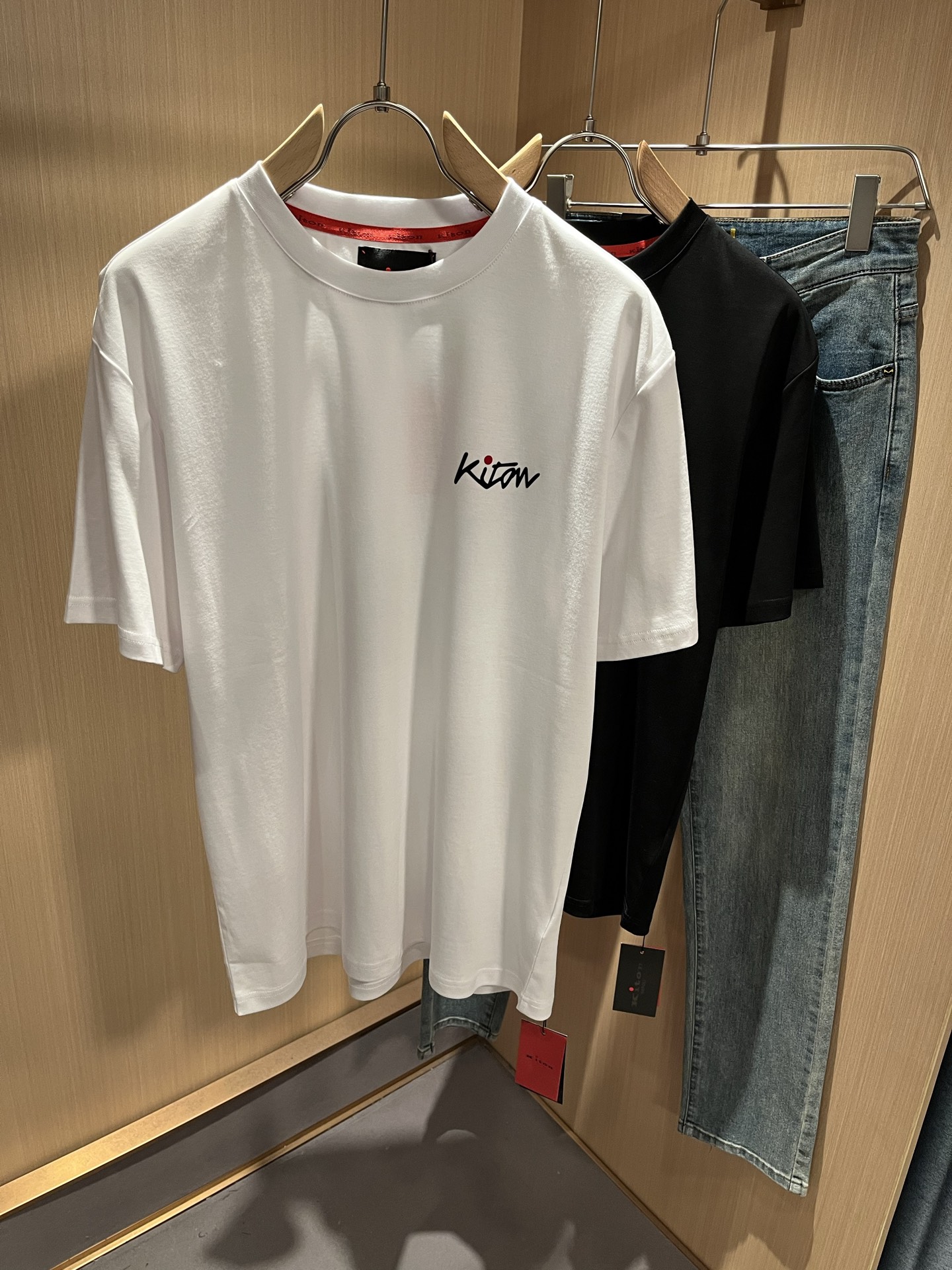 Kiton 2025春夏新款男士短袖T恤，采用进口专属丝光棉面料！...