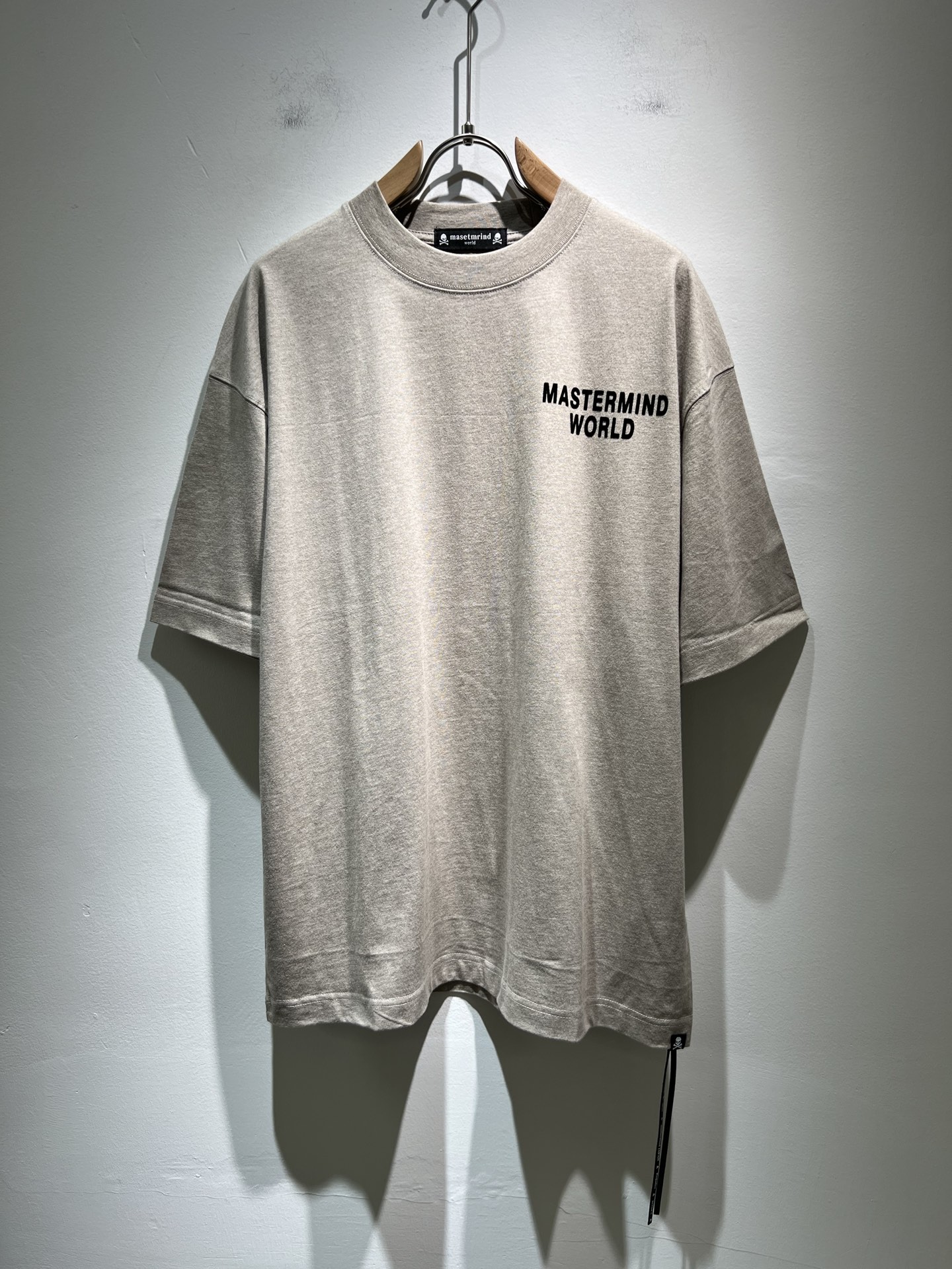 NO:155330,mastermind JAPAN spring and summer short-sleeved T-shirts for men and women, limited to sale in Europe, heavyweight stunning items, official website on sale series. Weaving of luxury first-tier brands of royal fabric factories, original customized 260G pure cotton fabric!  The latest skull logo pattern velvet design in the new quarter!  Continue the charm of classic design style!  It feels soft and comfortable, with no burden on your clothes, moisture absorption and breathability, full of quality, and is extremely versatile, both inside and outside, and is very outstanding!  Size S- XL, T-shirt,tees,t-shirt,alexander wang19860909mastermind JAPAN 春夏款男女同款短袖T恤,欧洲区域限定发售,重磅级尤物单品,官网在售系列.奢侈一线大牌的御用面料厂织造,原版定制260G纯棉面料！新一季度最新骷髅logo图案压绒设计！延续经典设计风格魅力！手感柔软 舒适,穿着无累赘感,吸湿透气,品质感十足,极为百搭系无论内搭还是外穿都非常出彩！尺码S- XL,,T-shirt,tees，t-shirt,alexander wang,Men's clothing