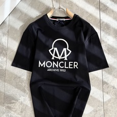 Moncler蒙家 2026春夏最新男女同款👫贸易订单短袖T恤,全品相!!网红款!采用logo图案压胶设 Moncler蒙家 2026春夏最新男女同款👫贸易订单短袖T恤,全品相!!网红款!采用logo图案压胶设