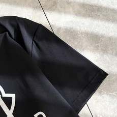 Moncler蒙家 2026春夏最新男女同款👫贸易订单短袖T恤,全品相!!网红款!采用logo图案压胶设 Moncler蒙家 2026春夏最新男女同款👫贸易订单短袖T恤,全品相!!网红款!采用logo图案压胶设