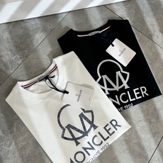 Moncler蒙家 2026春夏最新男女同款👫贸易订单短袖T恤,全品相!!网红款!采用logo图案压胶设 Moncler蒙家 2026春夏最新男女同款👫贸易订单短袖T恤,全品相!!网红款!采用logo图案压胶设