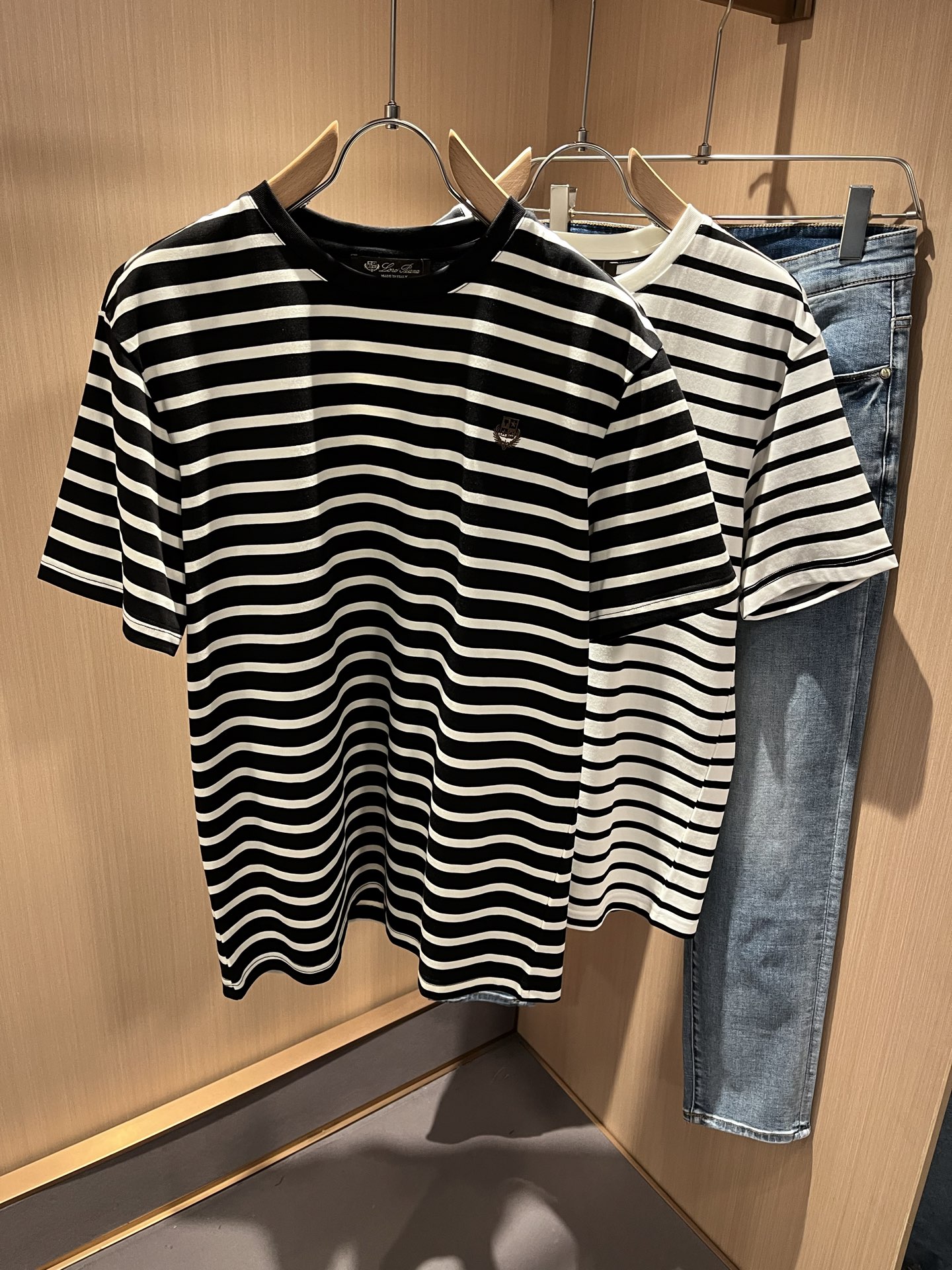 Loro Piana诺悠翩雅 2025春夏男士最新的贸易订单短袖T恤，全...