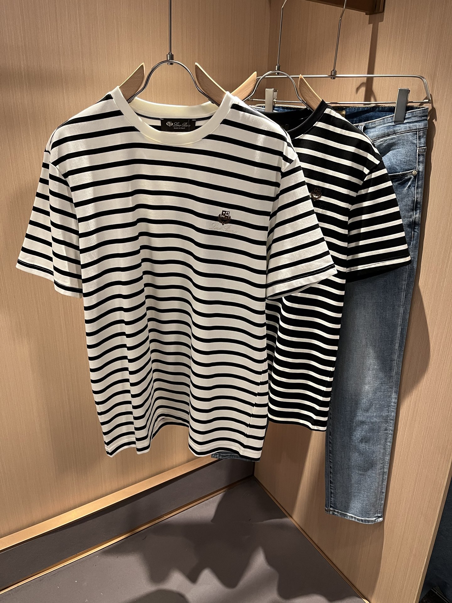 Loro Piana诺悠翩雅 2025春夏男士最新的贸易订单短袖T恤，全...