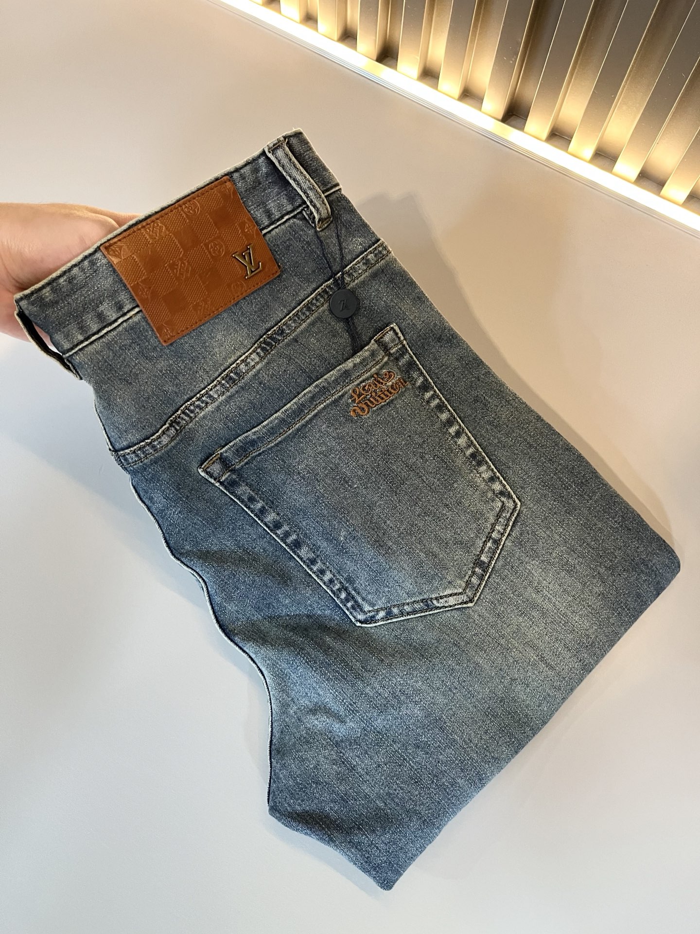 Louis Vuitto*路易*登2025春夏新款男士经典水洗小直筒牛仔长...
