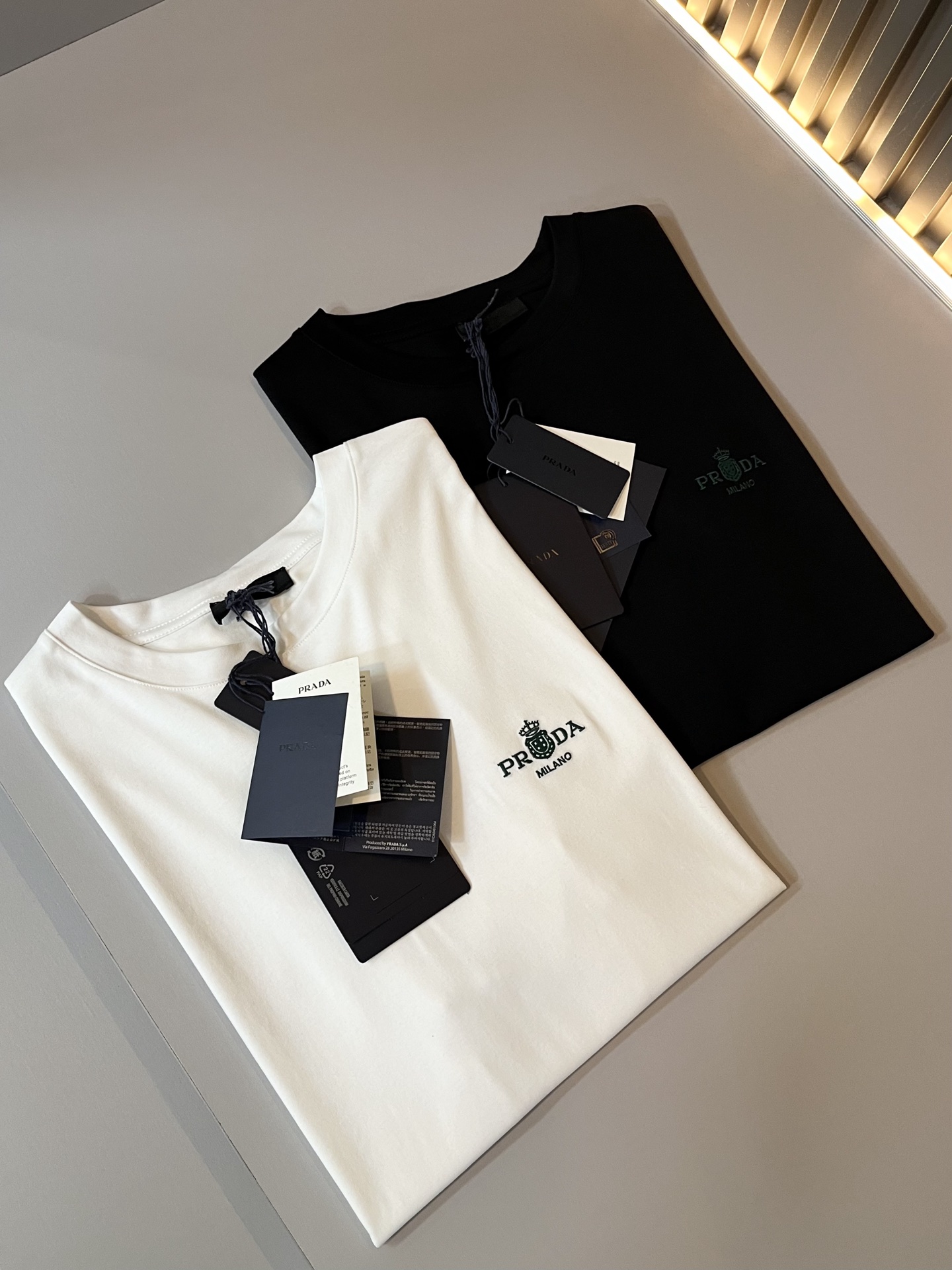 Prada  短袖T恤服装 3