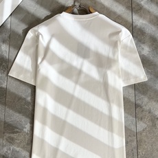 LouisVuitt*路易*登 2026春夏全新系列单品上线,非常时髦前卫的一款男女同款短袖T恤,标识l LouisVuitt*路易*登 2026春夏全新系列单品上线,非常时髦前卫的一款男女同款短袖T恤,标识l