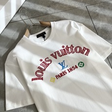 LouisVuitt*路易*登 2026春夏全新系列单品上线,非常时髦前卫的一款男女同款短袖T恤,标识l LouisVuitt*路易*登 2026春夏全新系列单品上线,非常时髦前卫的一款男女同款短袖T恤,标识l