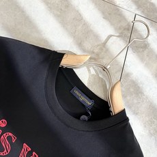 LouisVuitt*路易*登 2026春夏全新系列单品上线,非常时髦前卫的一款男女同款短袖T恤,标识l LouisVuitt*路易*登 2026春夏全新系列单品上线,非常时髦前卫的一款男女同款短袖T恤,标识l