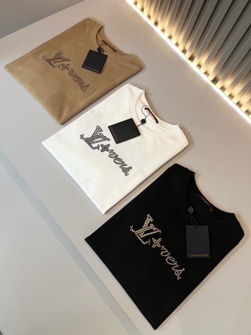 Louis Vuitton T-shirt met geborduurd logo, luxe katoenen top voor dames en heren 1 Louis Vuitton T-shirt met geborduurd logo, luxe katoenen top voor dames en heren