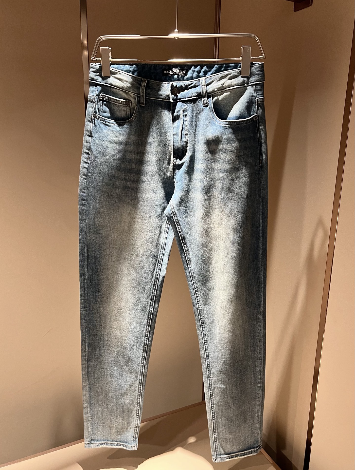  Dolce &  杜嘉*纳 2025春夏新品牛仔裤，水洗处理自然不易变形脱色、立体剪裁完美塑形面料质舒