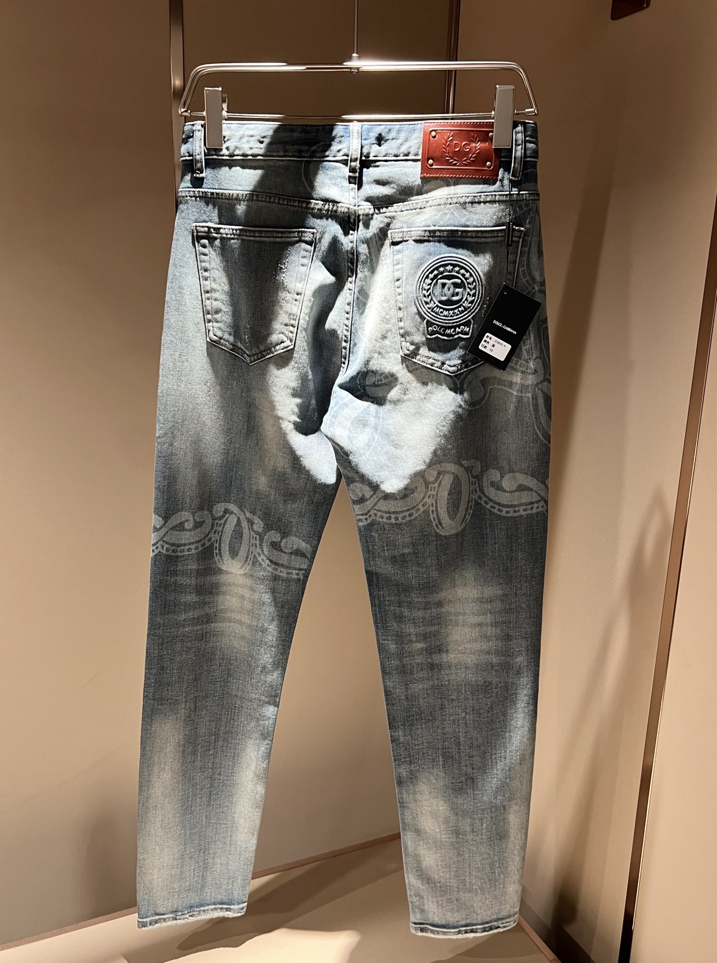  Dolce &  杜嘉*纳 2025春夏新品牛仔裤，水洗处理自然不易变形脱色、立体剪裁完美塑形面料质舒