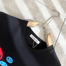 Dio*迪家 2026春夏新款男女同款👫短袖T恤,专柜同步发售!定制专属260克纯棉面料,定制原版工艺螺 Dio*迪家 2026春夏新款男女同款👫短袖T恤,专柜同步发售!定制专属260克纯棉面料,定制原版工艺螺