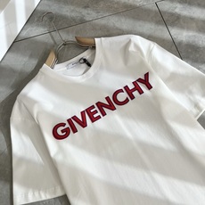 Giv*chy/纪*希2026春夏新款男女同款👫短袖T恤,主创时尚注入了全新时尚能量。通过探索各种题材和 Giv*chy/纪*希2026春夏新款男女同款👫短袖T恤,主创时尚注入了全新时尚能量。通过探索各种题材和