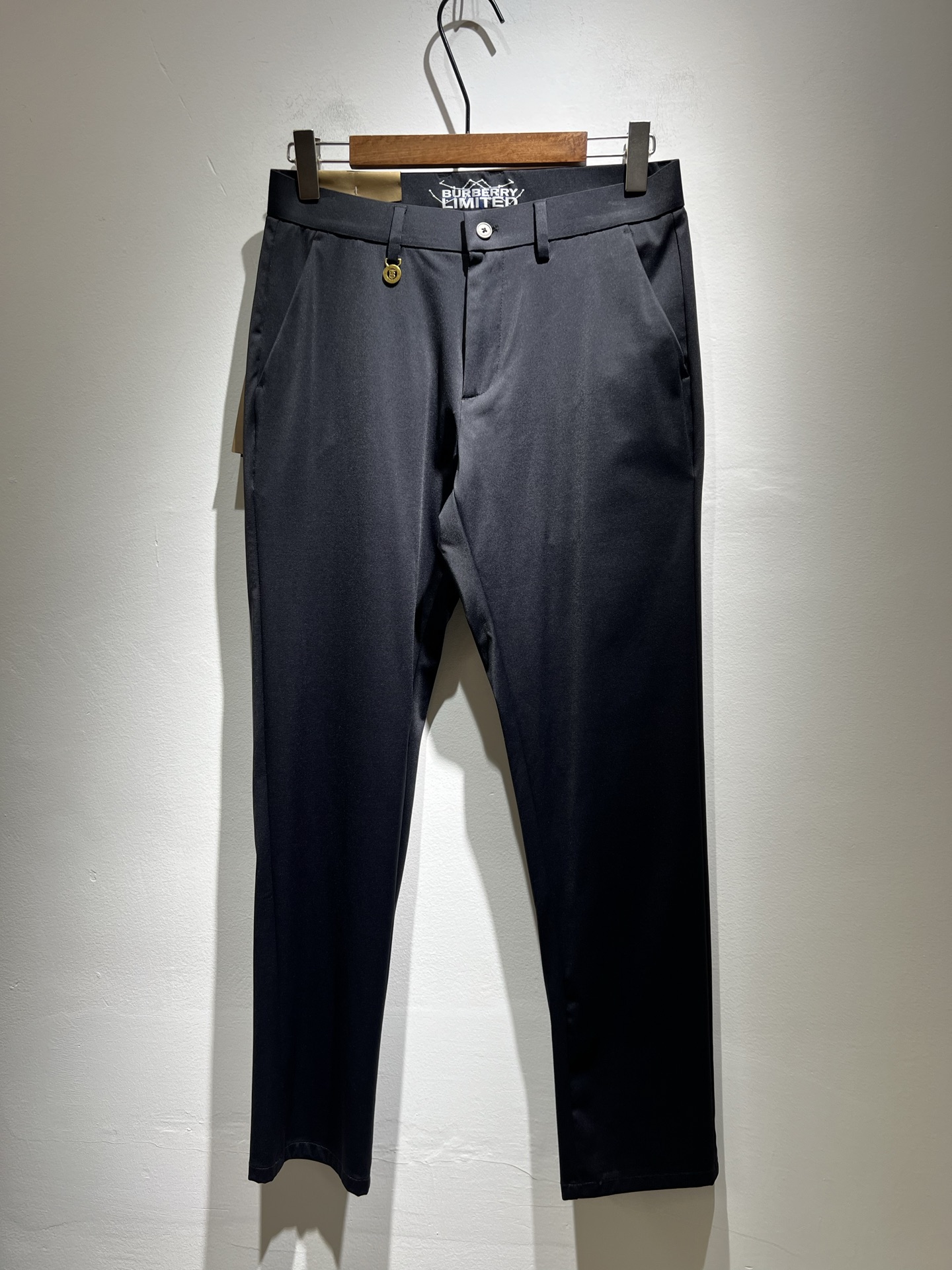 BURBER*Y巴*莉 2025春夏男士休闲西裤，男士经典基础款小直筒...