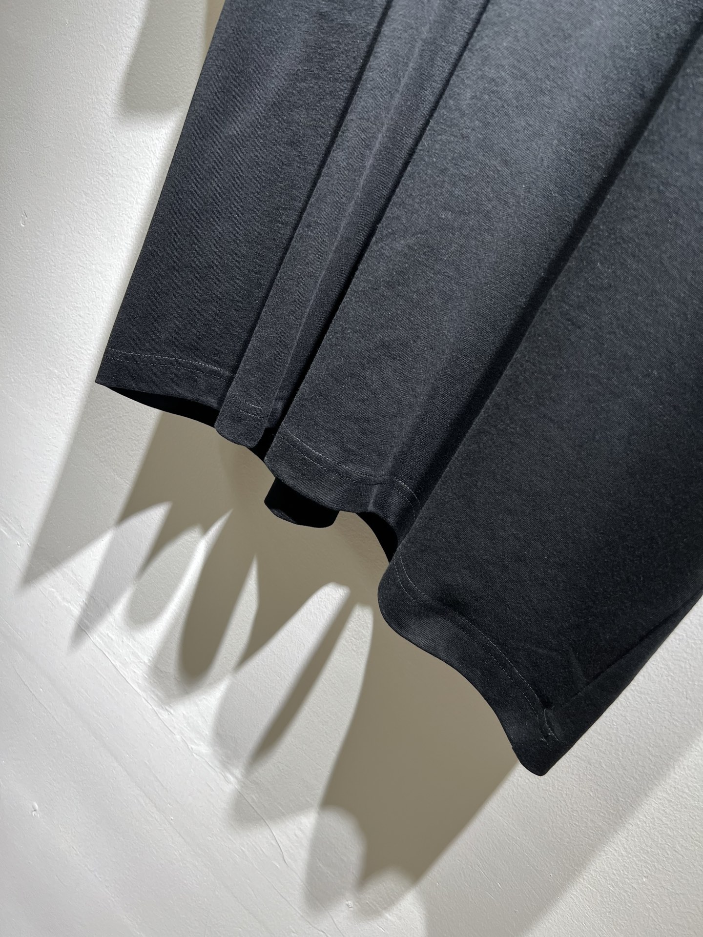 Alexander McQueen 2025春夏款 短袖T恤服装,男,女 7