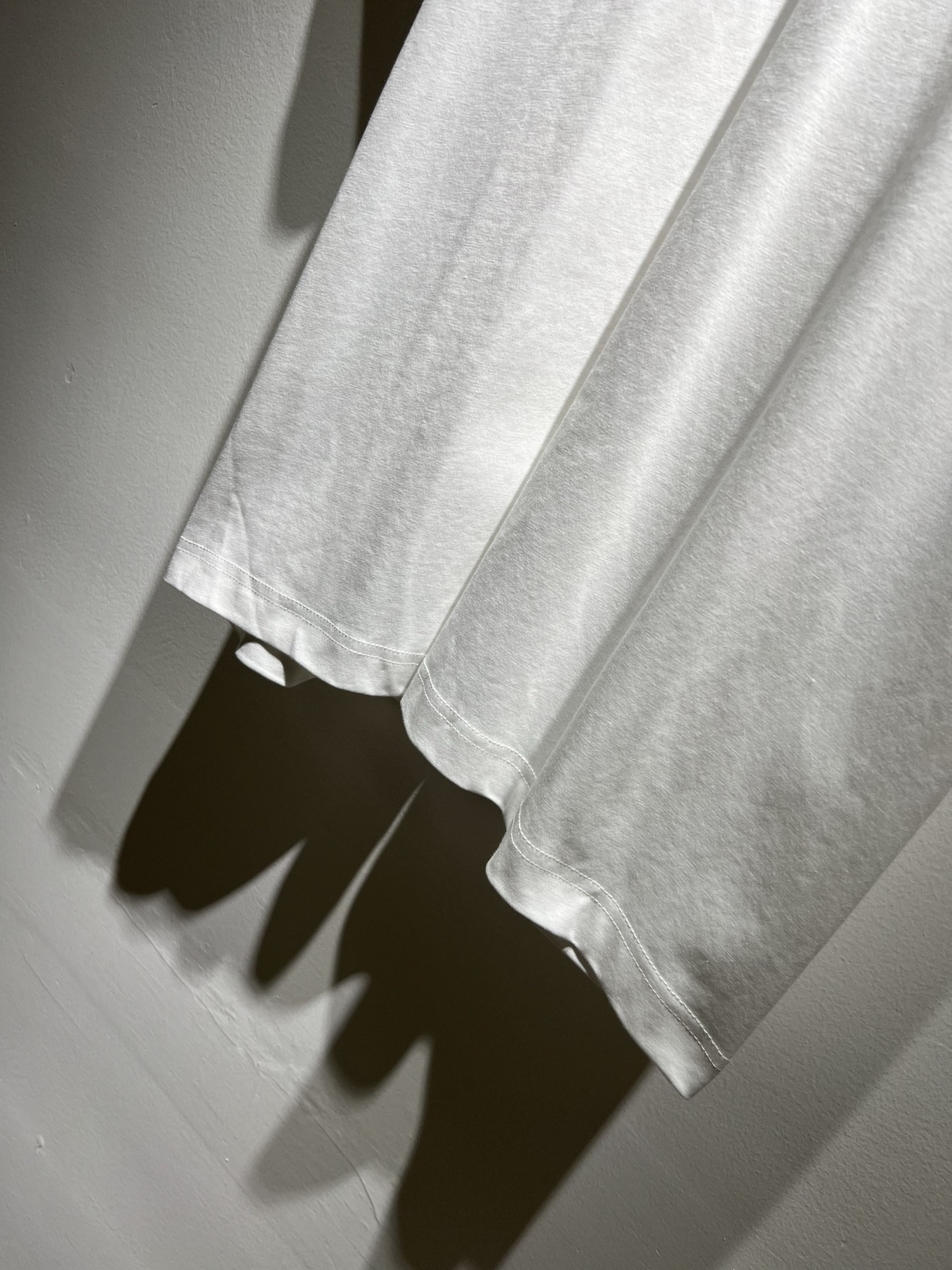 Alexander McQueen 2025春夏款 短袖T恤服装,男,女 7