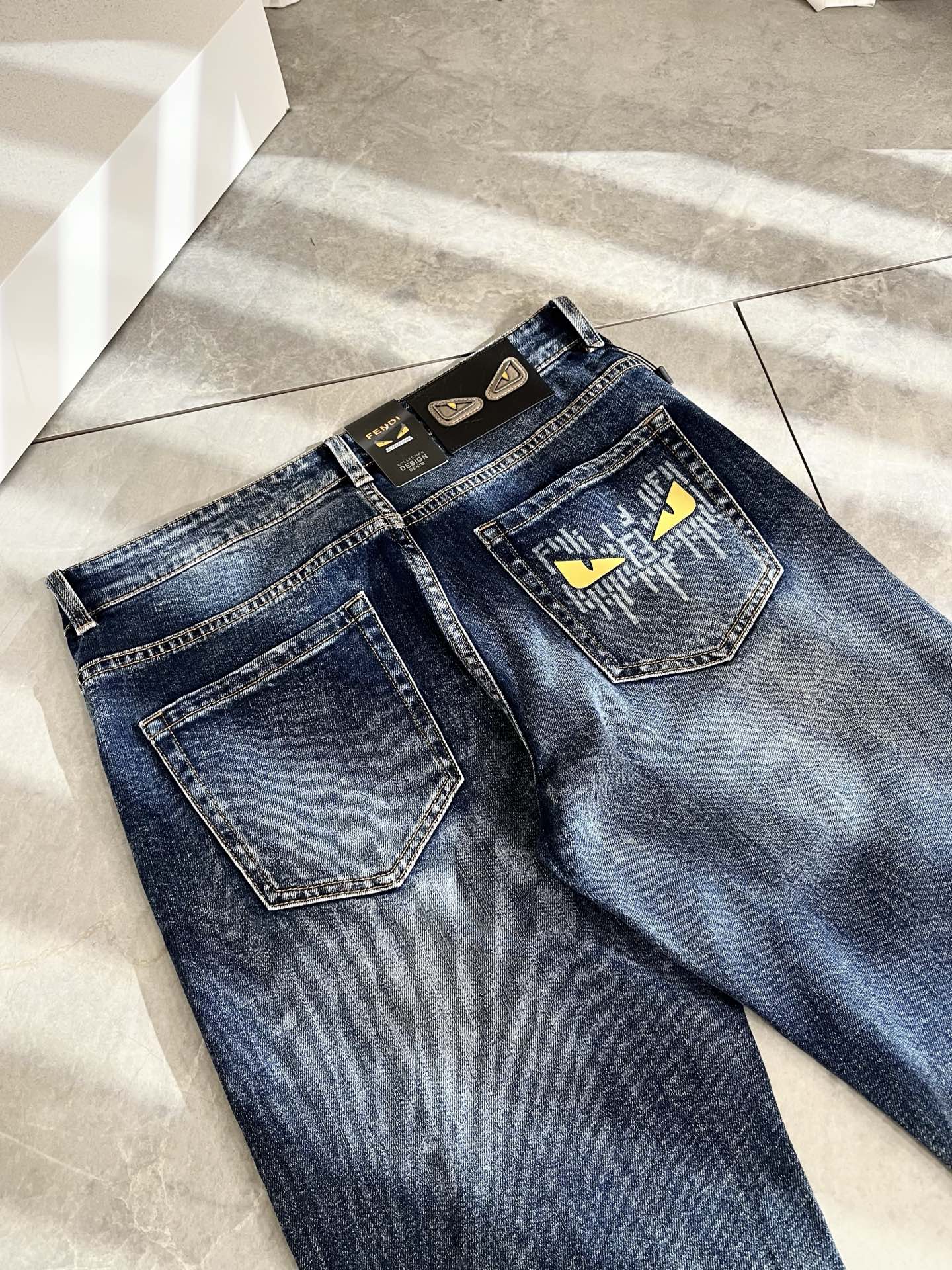 Fendi  牛仔裤服装 7