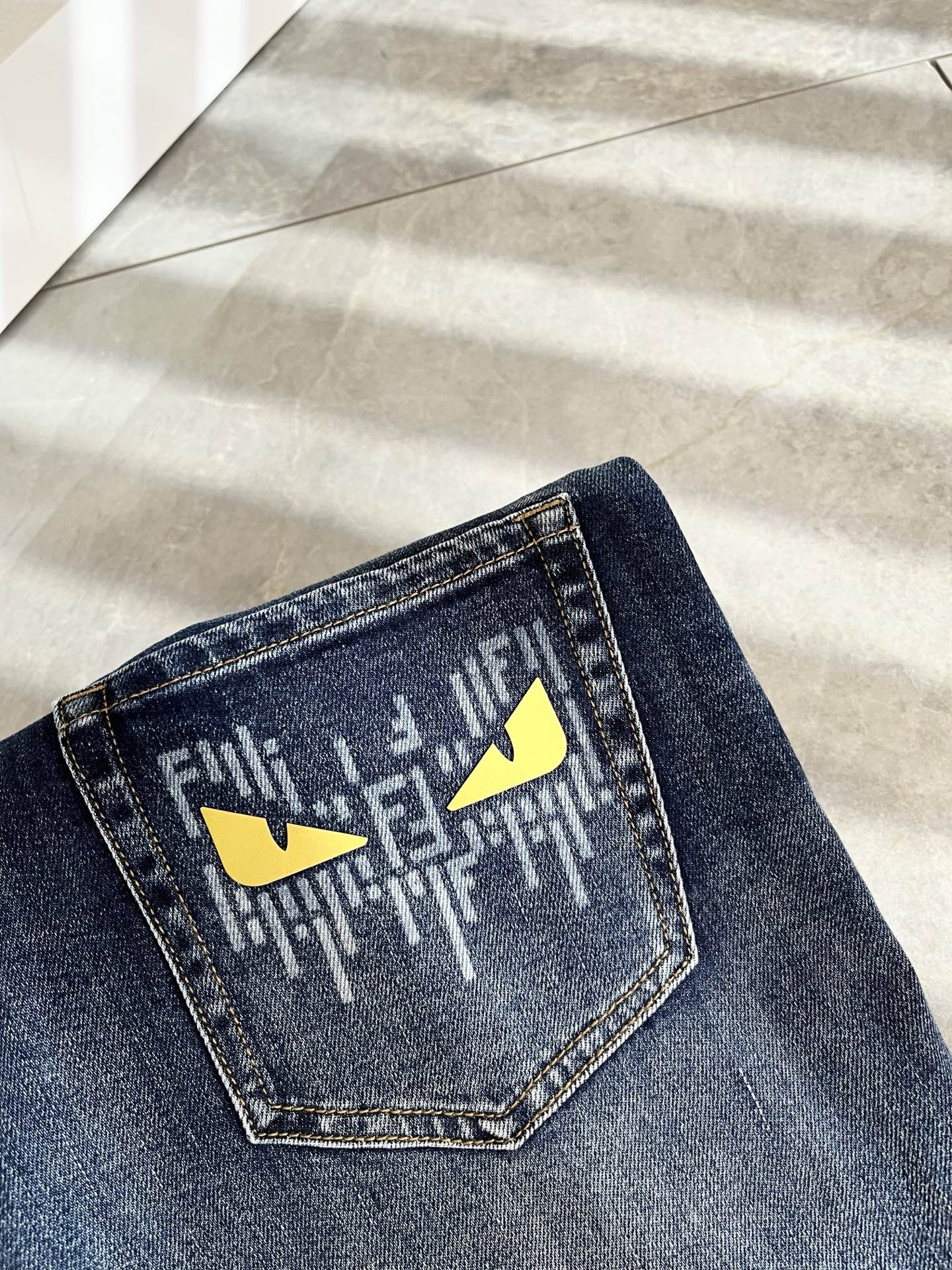 Fendi  牛仔裤服装 9