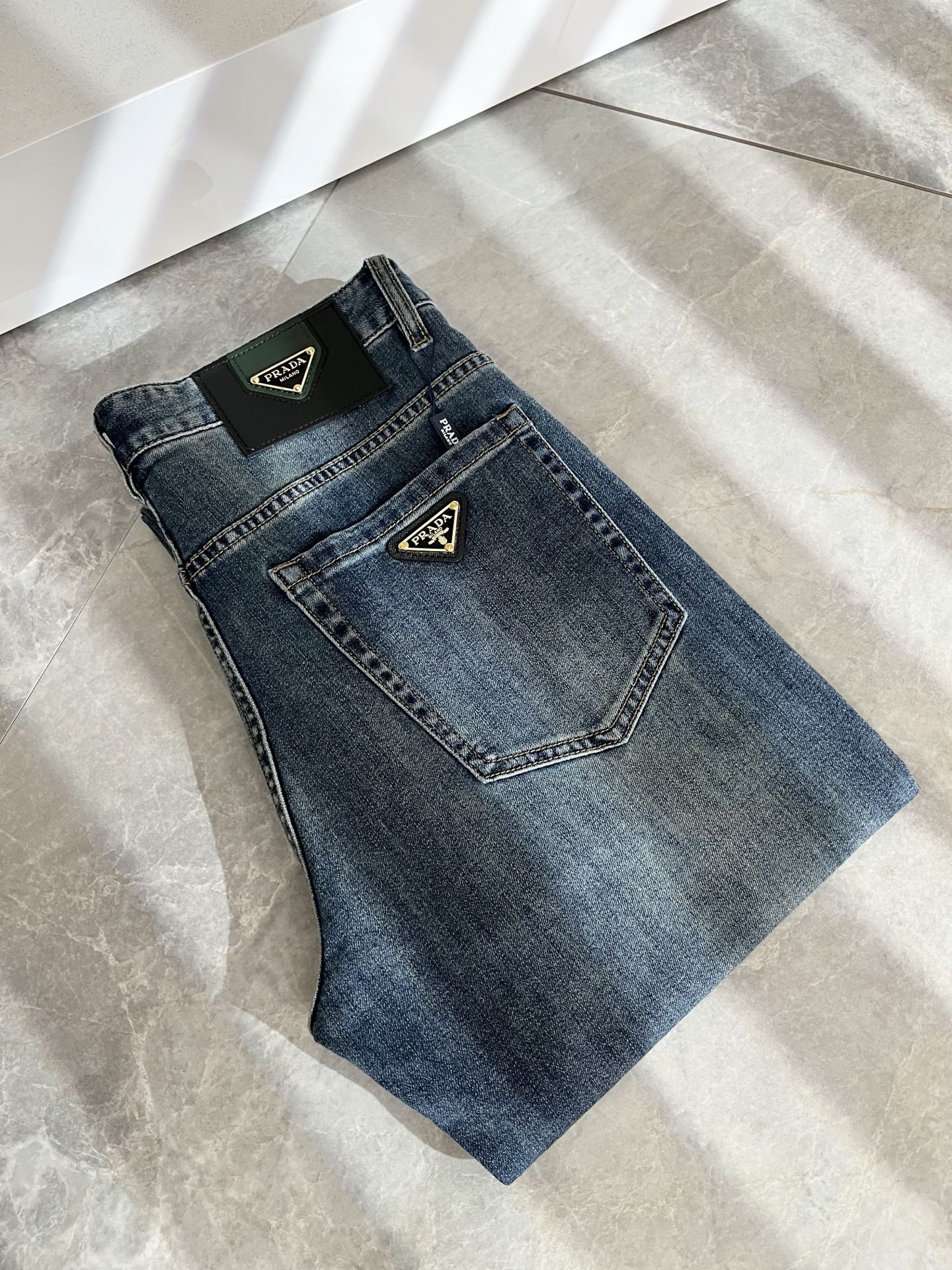 PRA*DA 普拉达 2025春夏新品发售！牛仔高级百搭实用主义不...