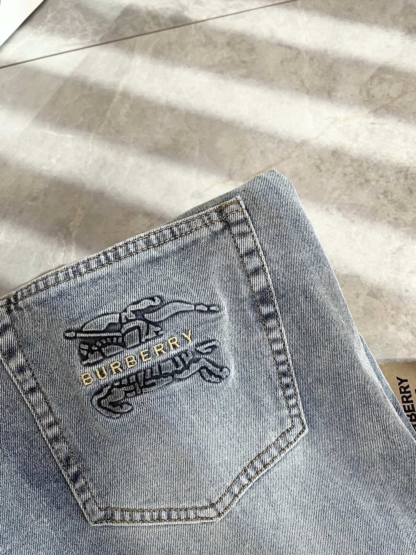 BURBERRY  牛仔裤服装,男 9