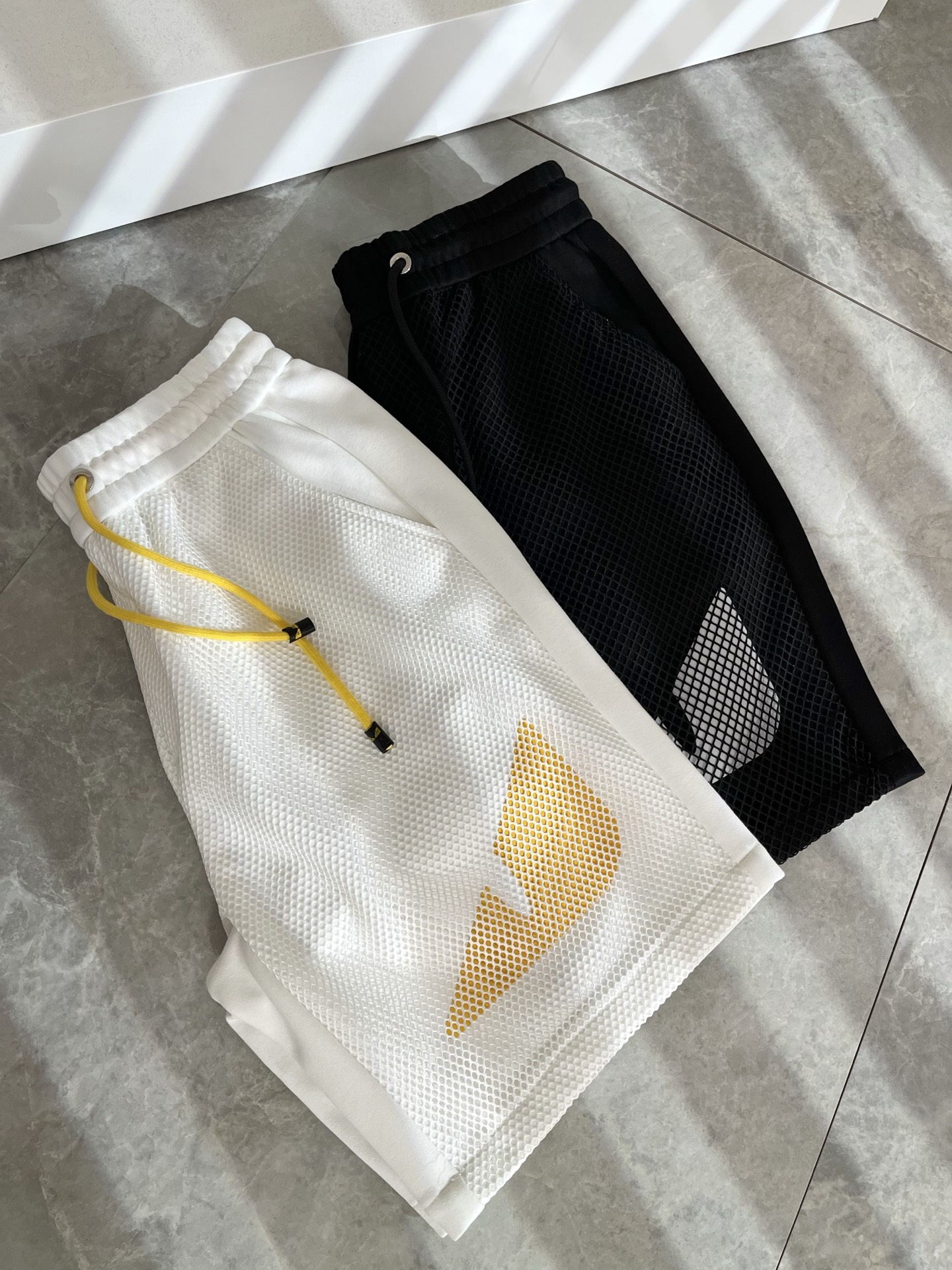 Fendi  休闲短裤服装 3