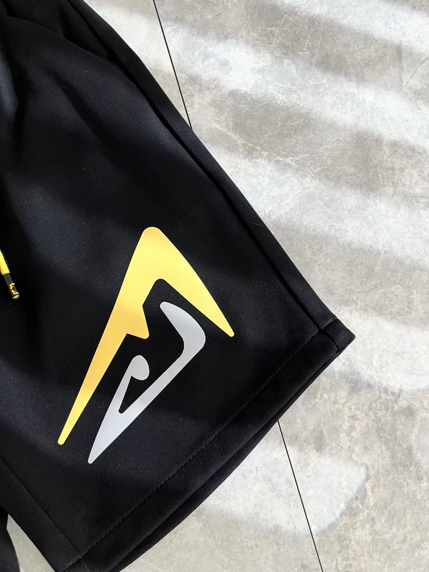 Fendi  休闲短裤服装 5