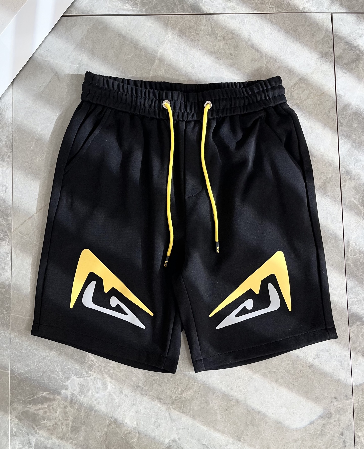 Fendi  休闲短裤服装 1