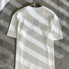 LouisVuitt*路易*登 2026春夏全新系列单品上线,非常时髦前卫的一款男女同款短袖T恤,标识l LouisVuitt*路易*登 2026春夏全新系列单品上线,非常时髦前卫的一款男女同款短袖T恤,标识l
