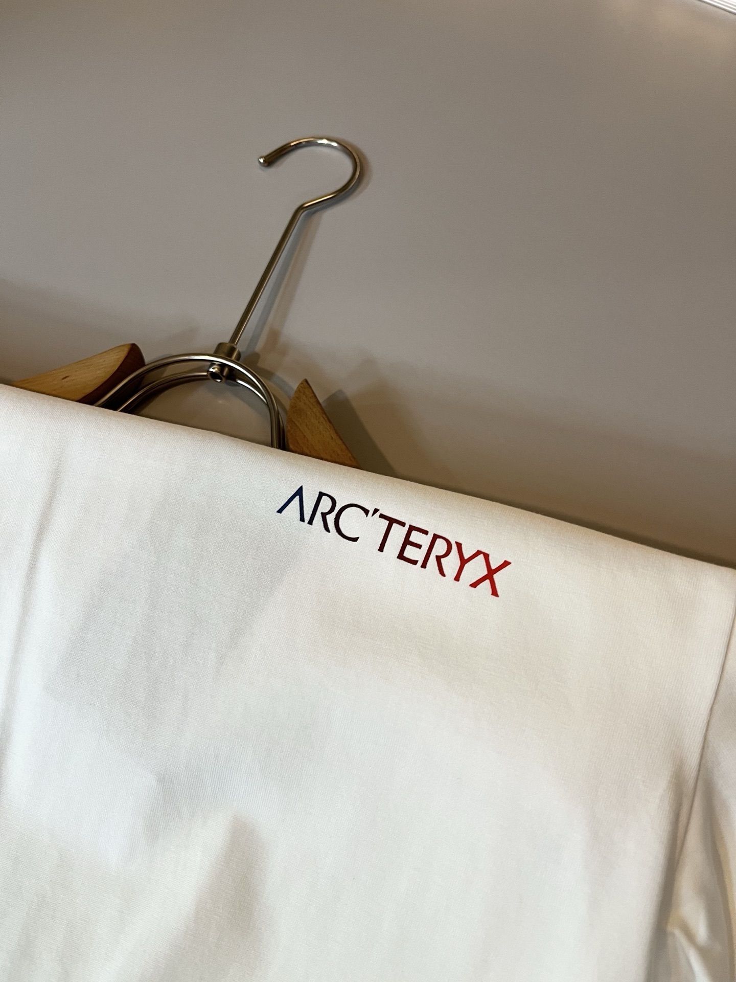 ARCTER*X始*祖鸟 2025春夏新款男女同款👫短袖T恤,户外品牌可能大家第一想到的就是加拿大鹅