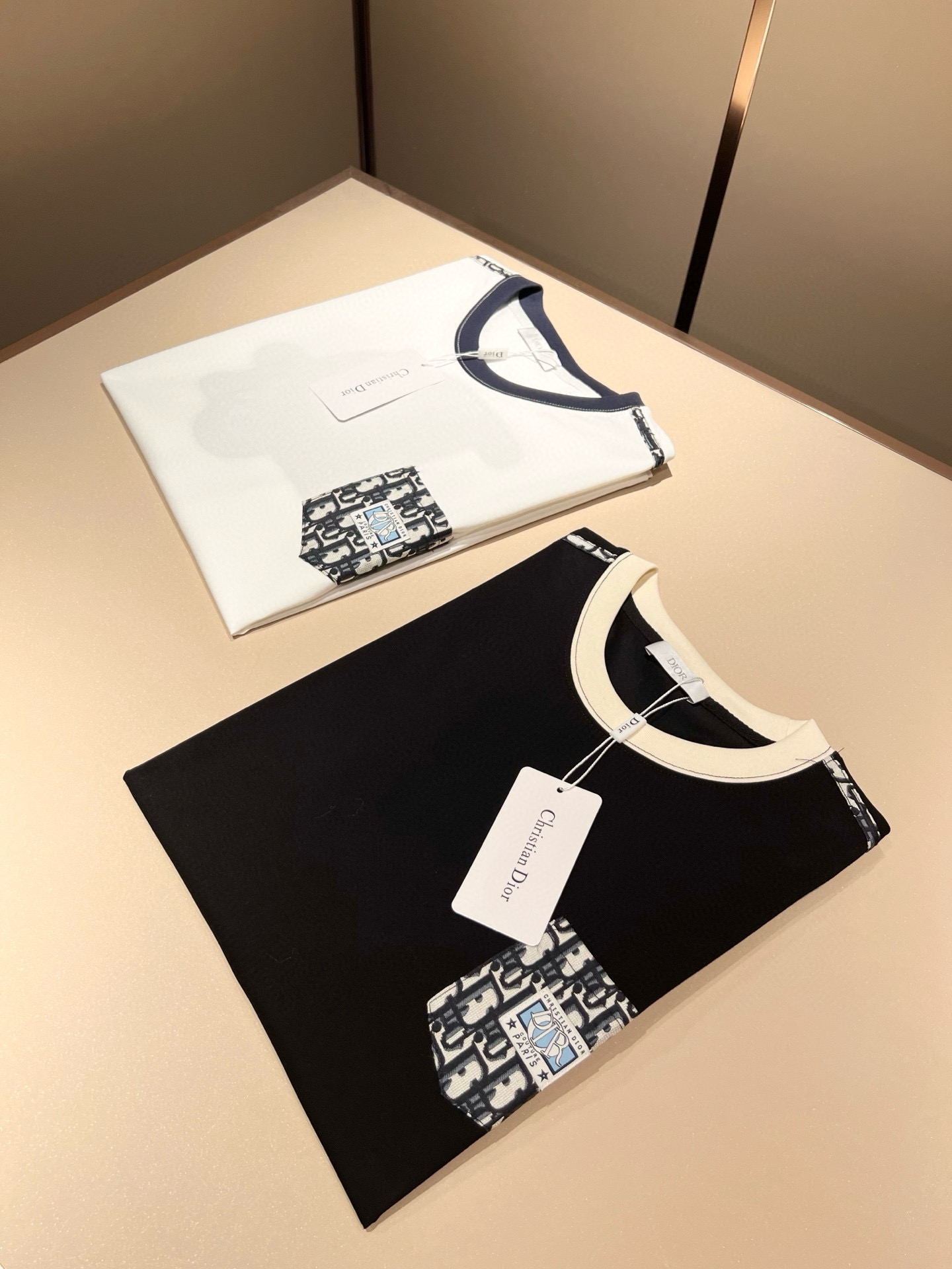 Dio*迪家 2025春夏新款男女同款👫短袖T恤，专柜同步发售！...