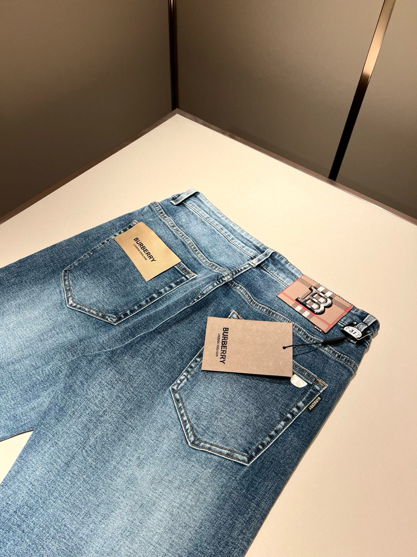 BURBERRY 牛仔裤服装,男 7 BURBERRY 牛仔裤服装,男 7