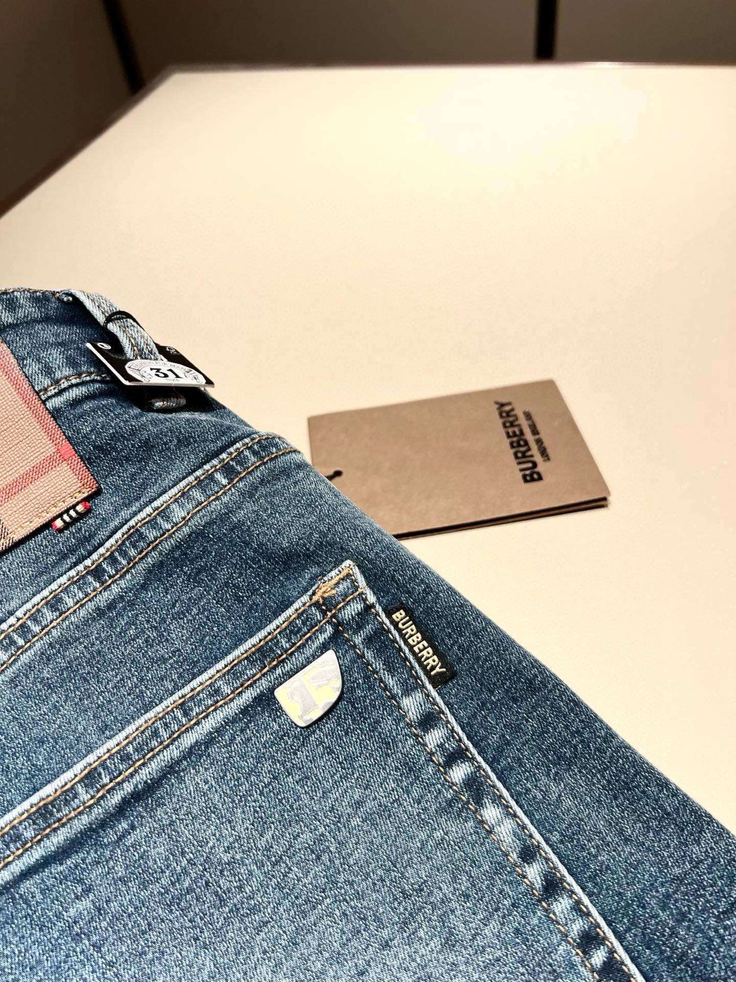 BURBERRY 牛仔裤服装,男 8 BURBERRY 牛仔裤服装,男 8