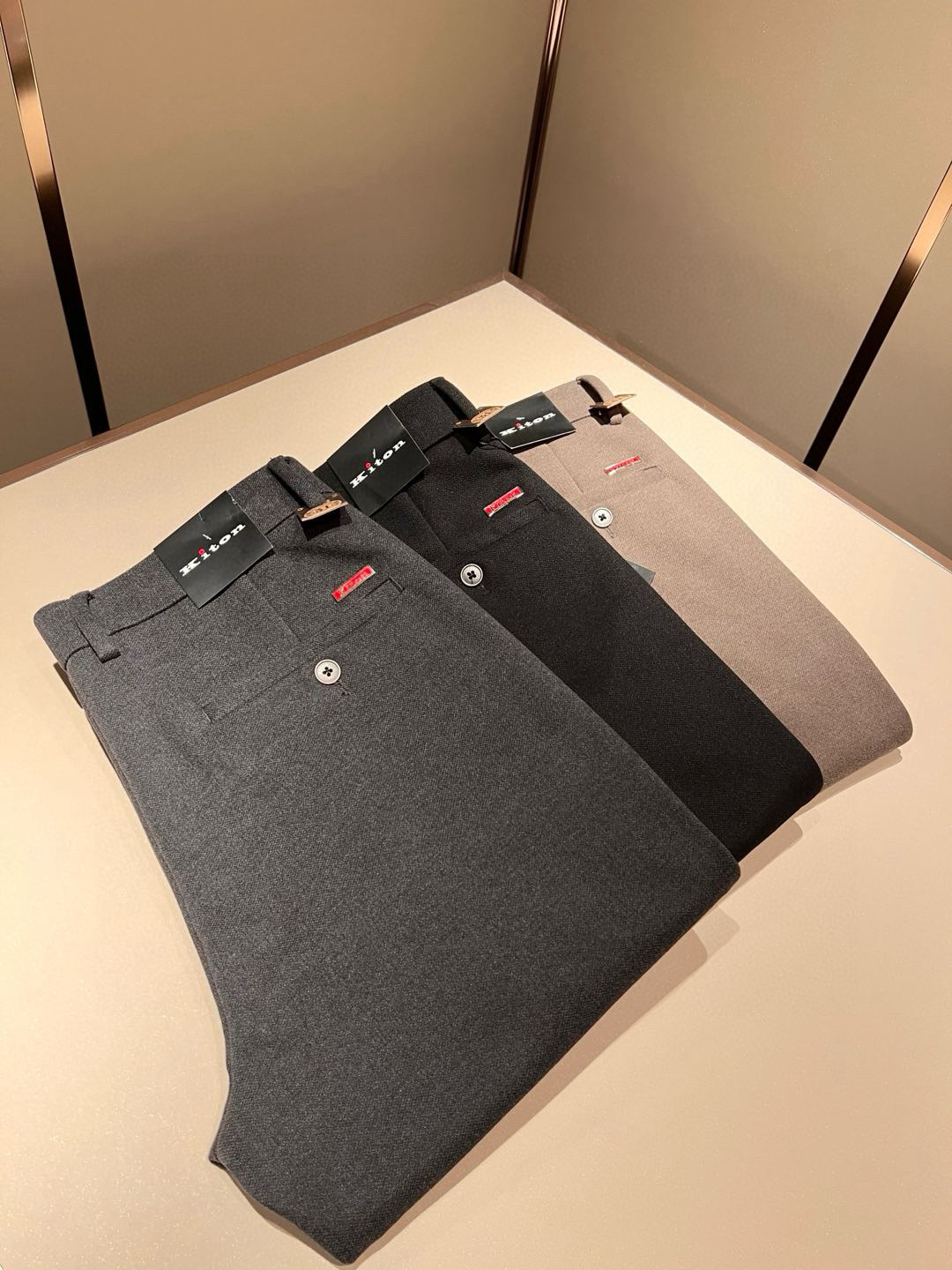 Kiton  西裤服装,包,男 3