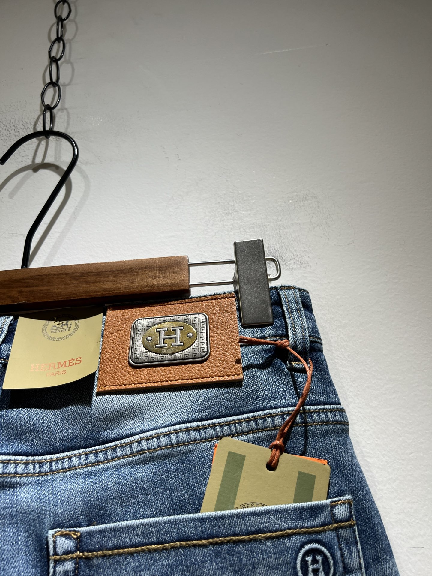 P594 HERM*S Men’s Jeans: High-Quality Craftsmanship in Shanghai Store - 图片 9